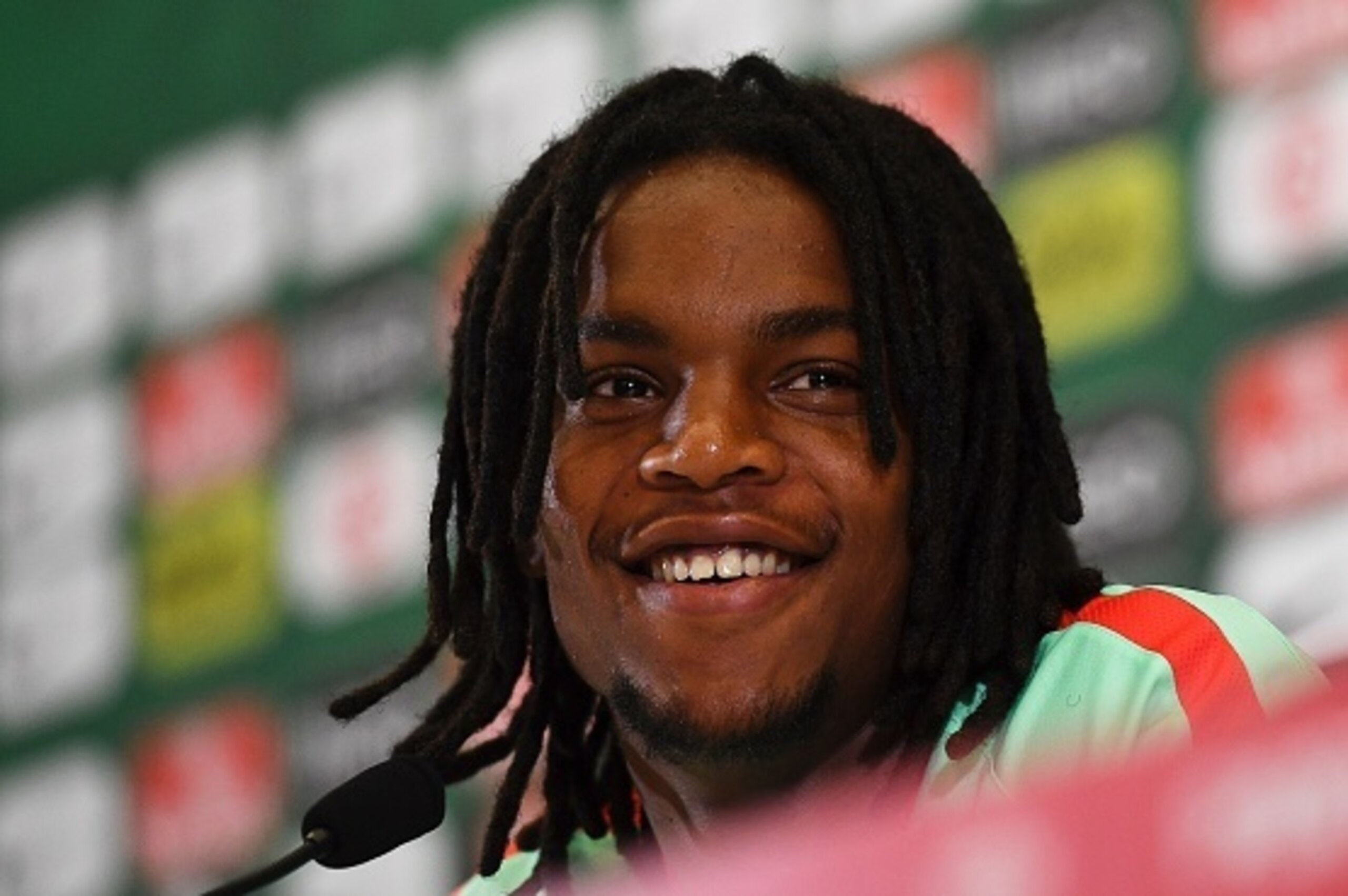 Portugal's midfielder Renato Sanches holds a press conference at the team's base camp in Marcoussis, south of Paris, on June 16, 2016, during the Euro 2016 football tournament. / AFP / FRANCISCO LEONG        (Photo credit should read FRANCISCO LEONG/AFP/G