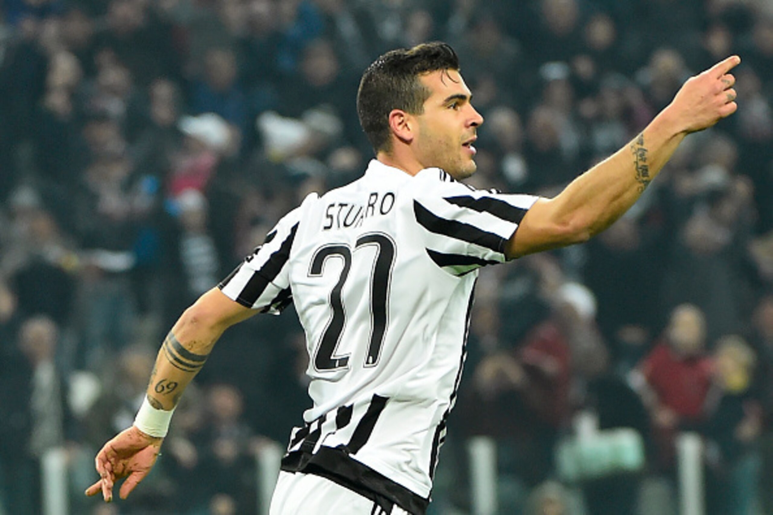 Juventus' Italian midfielder Stefano Sturaro celebrates after scoring a goal during the UEFA Champions League round of 16 first leg football match between Juventus and Bayern Munich at the Juventus Stadium in Turin on February 23, 2016.  AFP PHOTO / OLIVI