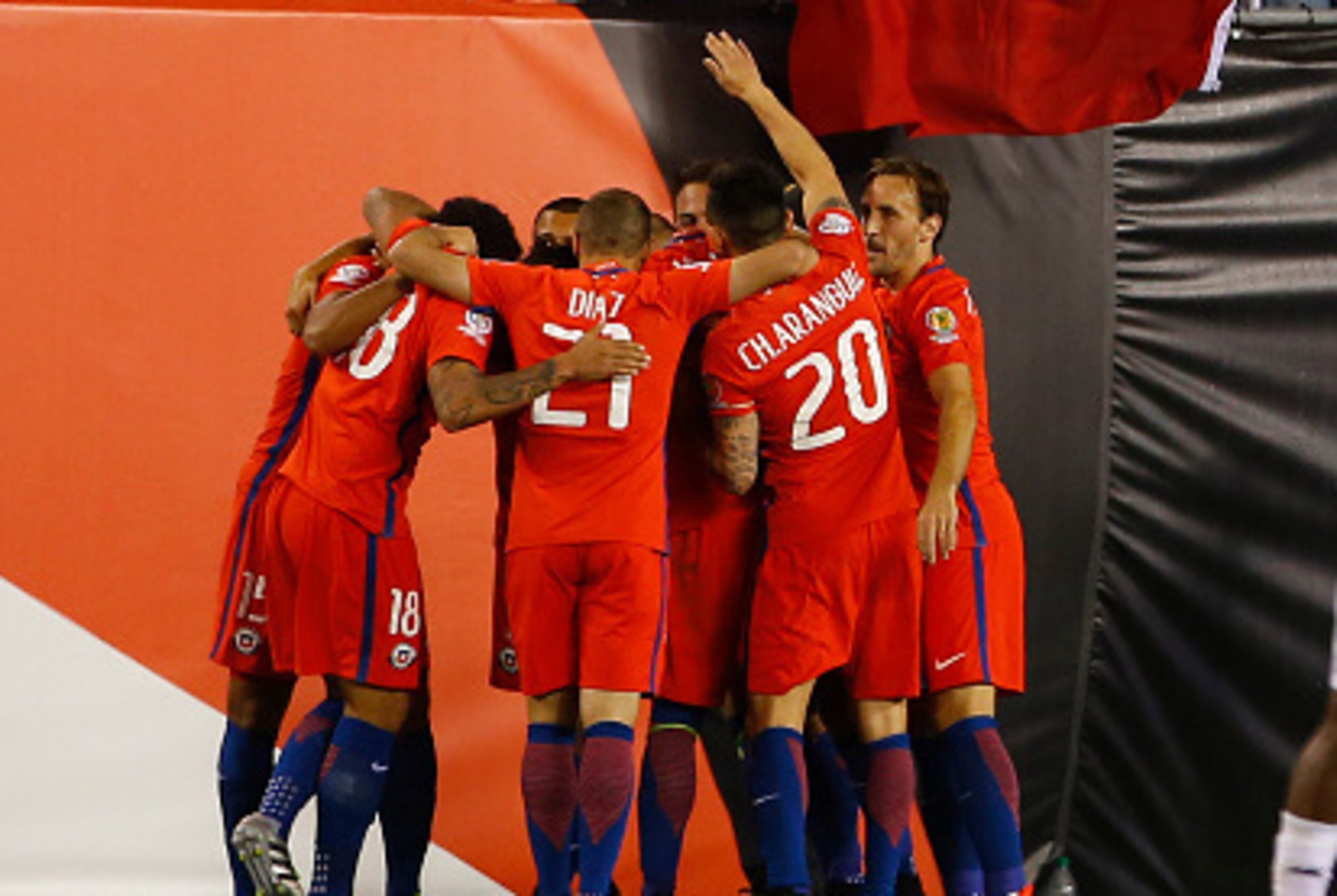 PHILADELPHIA, PA - JUNE 14: Alexis Sanchez #7 of Chile celebrates his goal on a header against Panama in the second half during the 2016 Copa America Centenario Group D match at Lincoln Financial Field on June 14, 2016 in Philadelphia, Pennsylvania. Chile