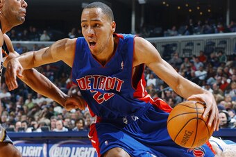 MEMPHIS, TN - DECEMBER 11:  Tayshaun Prince #22 of the Detroit Pistons moves the ball during the game with the Memphis Grizzlies December 11, 2004 at FedexForum in Memphis, Tennessee.  The Grizzlies won 72-68.  NOTE TO USER: User expressly acknowledges an
