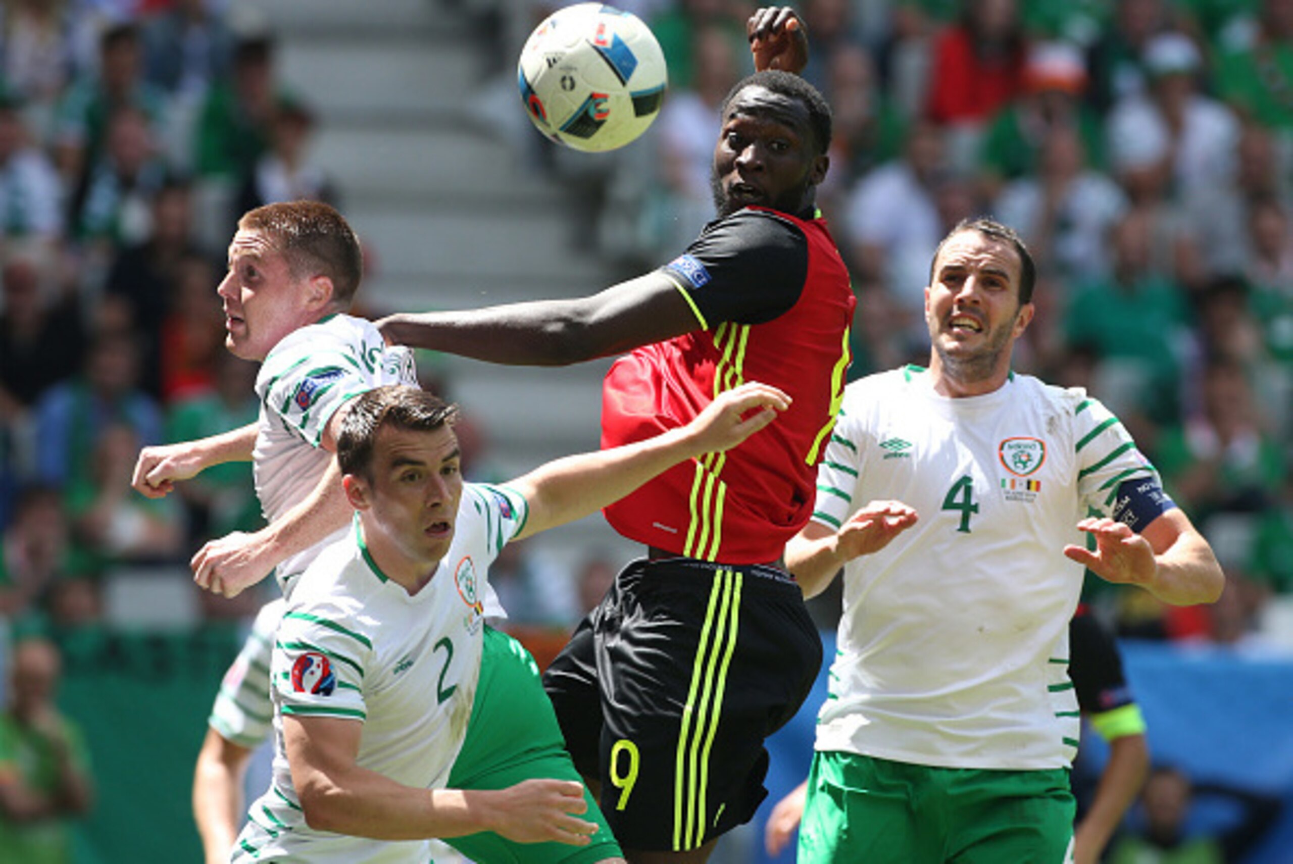 BORDEAUX, FRANCE - JUNE 18: Romelu Lukaku of Belgium in action between Seamus Coleman and John O'Shea of Republic of Ireland during the UEFA EURO 2016 Group E match between Belgium and Republic of Ireland at Stade Matmut Atlantique on June 18, 2016 in Bor