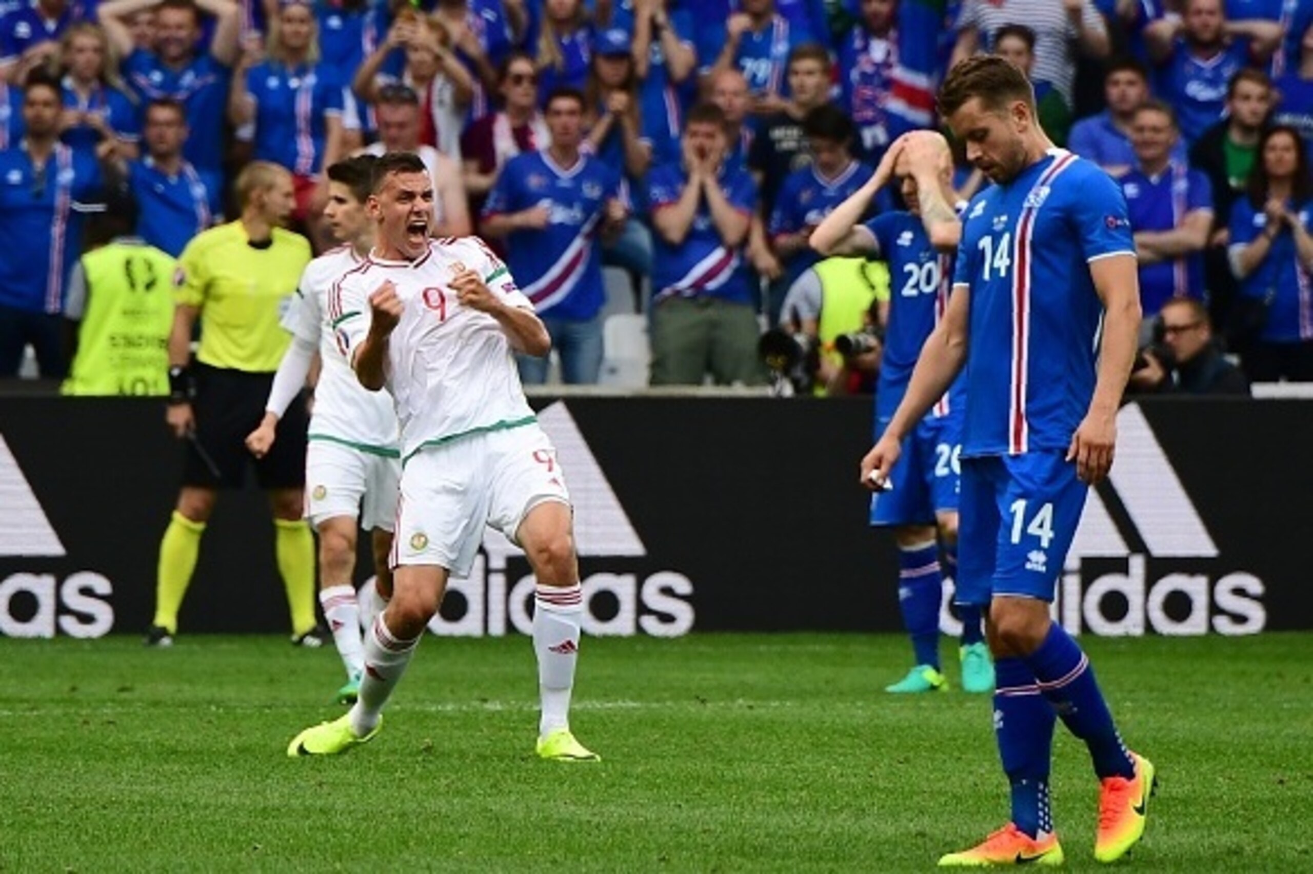 Hungary's players celebrate at the end of the Euro 2016 group F football match between Iceland and Hungary at the Stade Velodrome in Marseille on June 18, 2016. / AFP / ATTILA KISBENEDEK        (Photo credit should read ATTILA KISBENEDEK/AFP/Getty Images)