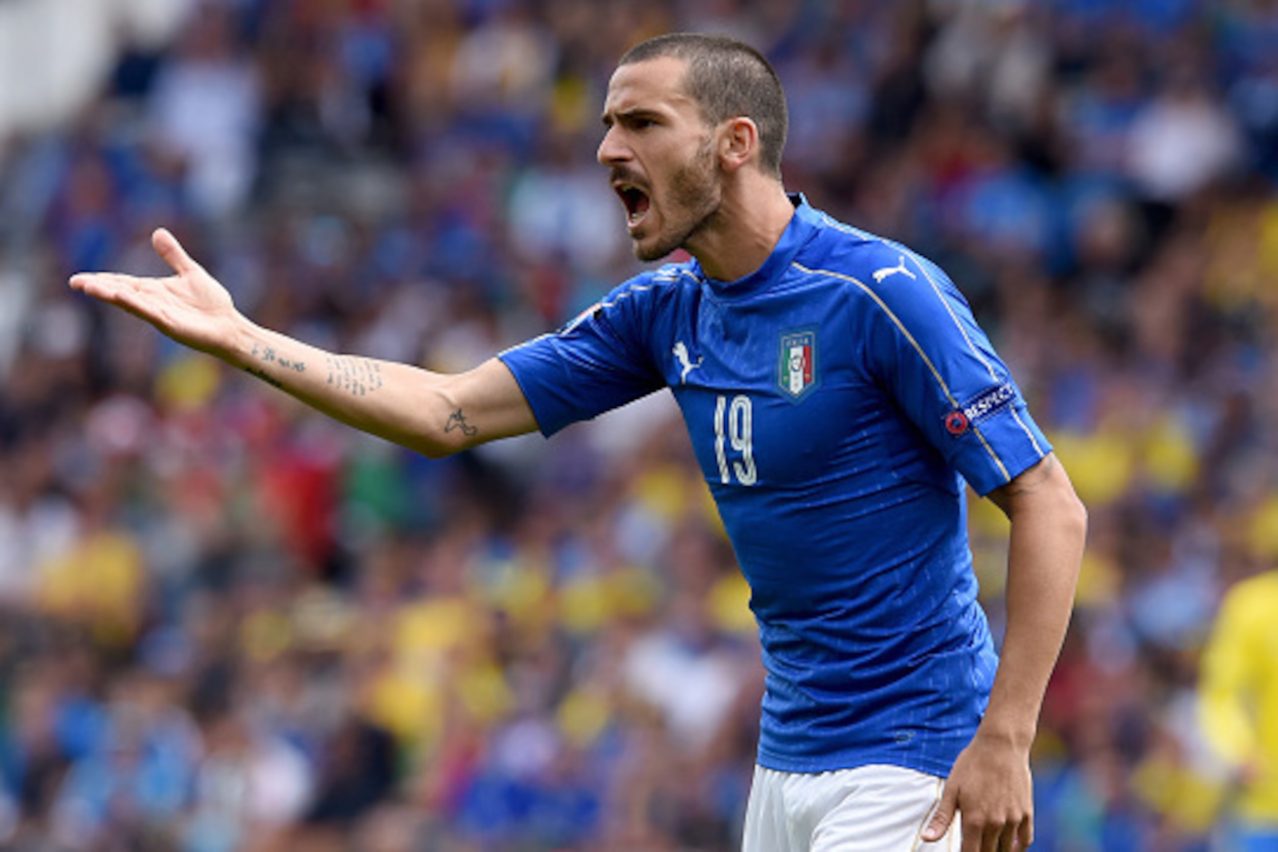 TOULOUSE, FRANCE - JUNE 17:  Leonardo Bonucci of Italy reacts during the UEFA EURO 2016 Group E match between Italy and Sweden at Stadium Municipal on June 17, 2016 in Toulouse, France.  (Photo by Claudio Villa/Getty Images)