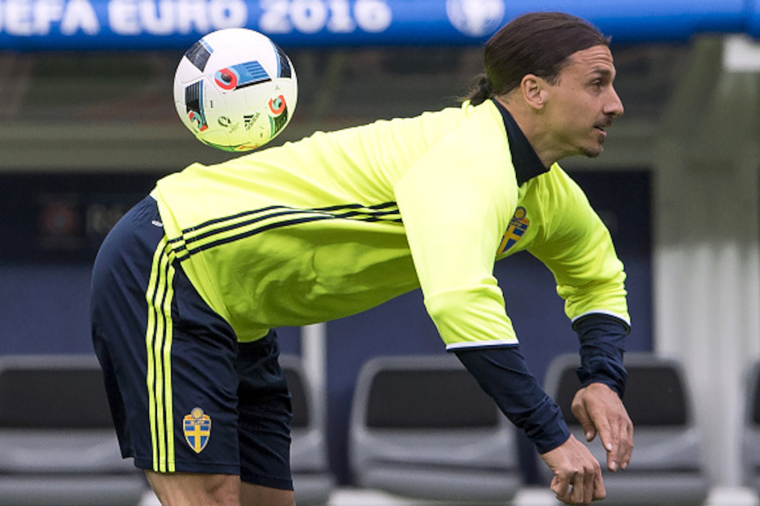 TOPSHOT - Sweden's forward and captain Zlatan Ibrahimovic controls a ball during a training session at the Stade de France stadium in Saint-Denis, north of Paris, on June 12, 2016 on the eve of the Euro 2016 football match between Ireland and Sweden. / AF
