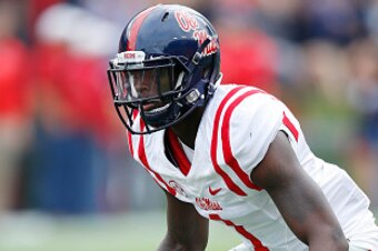 AUBURN, AL - OCTOBER 31: Tony Bridges #1 of the Ole Miss Rebels in action during a game against the Auburn Tigers at Jordan-Hare Stadium on October 31, 2015 in Auburn, Alabama. Ole Miss defeated Auburn 27-19. (Photo by Joe Robbins/Getty Images)