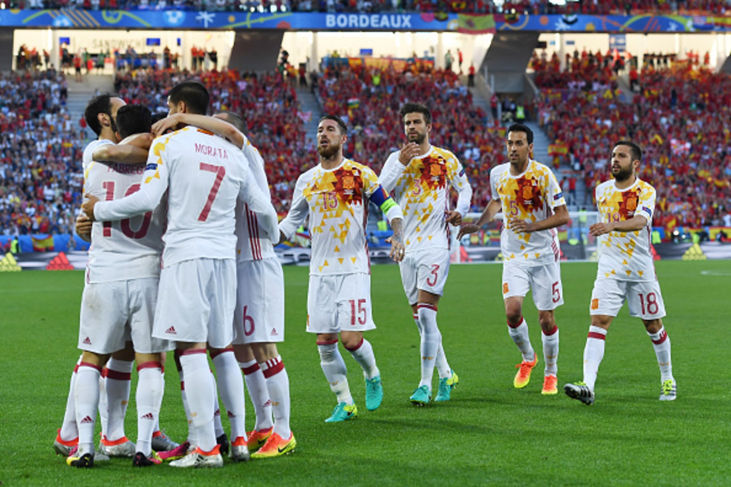 BORDEAUX, FRANCE - JUNE 21: Alvaro Morata (3rd L) of Spain celebrates scoring his team's first goal with his team mates during the UEFA EURO 2016 Group D match between Croatia and Spain at Stade Matmut Atlantique on June 21, 2016 in Bordeaux, France. ( BORDEAUX, FRANCE - JUNE 21: Alvaro Morata (3rd L) of Spain celebrates scoring his team's first goal with his team mates during the UEFA EURO 2016 Group D match between Croatia and Spain at Stade Matmut Atlantique on June 21, 2016 in Bordeaux, France. (