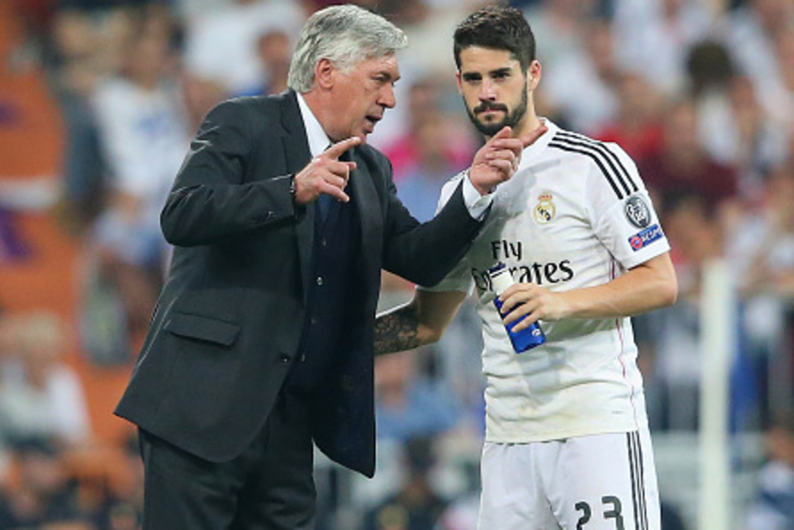 MADRID, SPAIN - MAY 13:  Carlo Ancelotti the coach of Real Madrid CF talks with Isco during the UEFA Champions League Semi Final second leg match between Real Madrid CF and Juventus at Estadio Santiago Bernabeu on May 13, 2015 in Madrid, Spain.  (Photo by