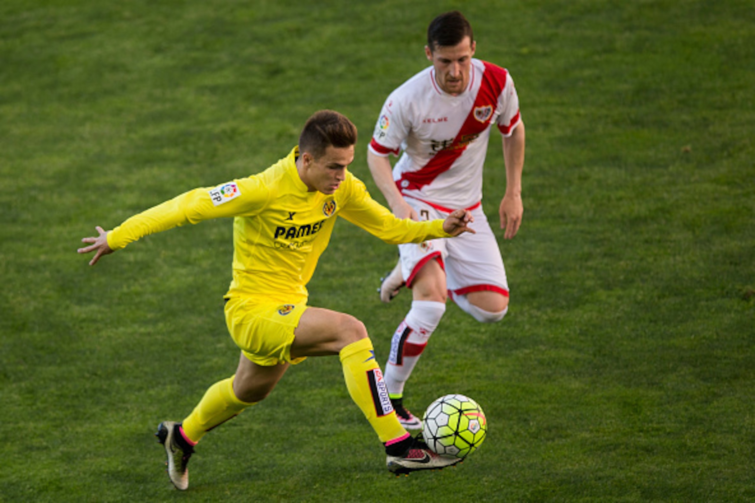 MADRID, SPAIN - APRIL 17: Denis Suarez (L) of Villarreal CF competes for the ball with Roberto Roman alias Tito (R) of Rayo Vallecano de Madrid during the La Liga match between Rayo Vallecano de Madrid and Villarreal CF at Estadio de Vallecas on April 17 MADRID, SPAIN - APRIL 17: Denis Suarez (L) of Villarreal CF competes for the ball with Roberto Roman alias Tito (R) of Rayo Vallecano de Madrid during the La Liga match between Rayo Vallecano de Madrid and Villarreal CF at Estadio de Vallecas on April 17