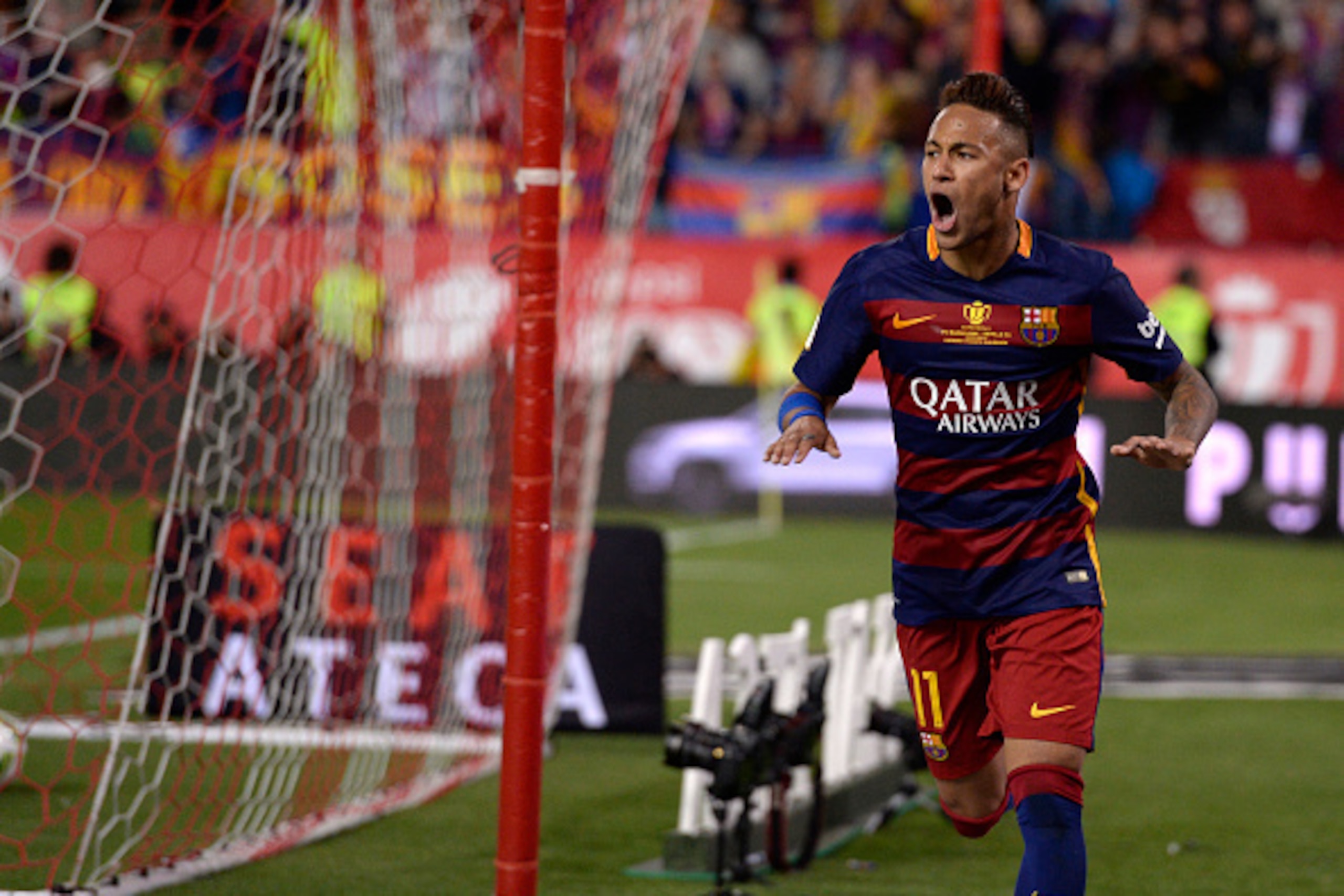 Barcelona's Brazilian forward Neymar celebrates a goal during the Spanish 'Copa del Rey' (King's Cup) final match FC Barcelona vs Sevilla FC at the Vicente Calderon stadium in Madrid on May 22, 2016. / AFP / JOSEP LAGO        (Photo credit should read JOS