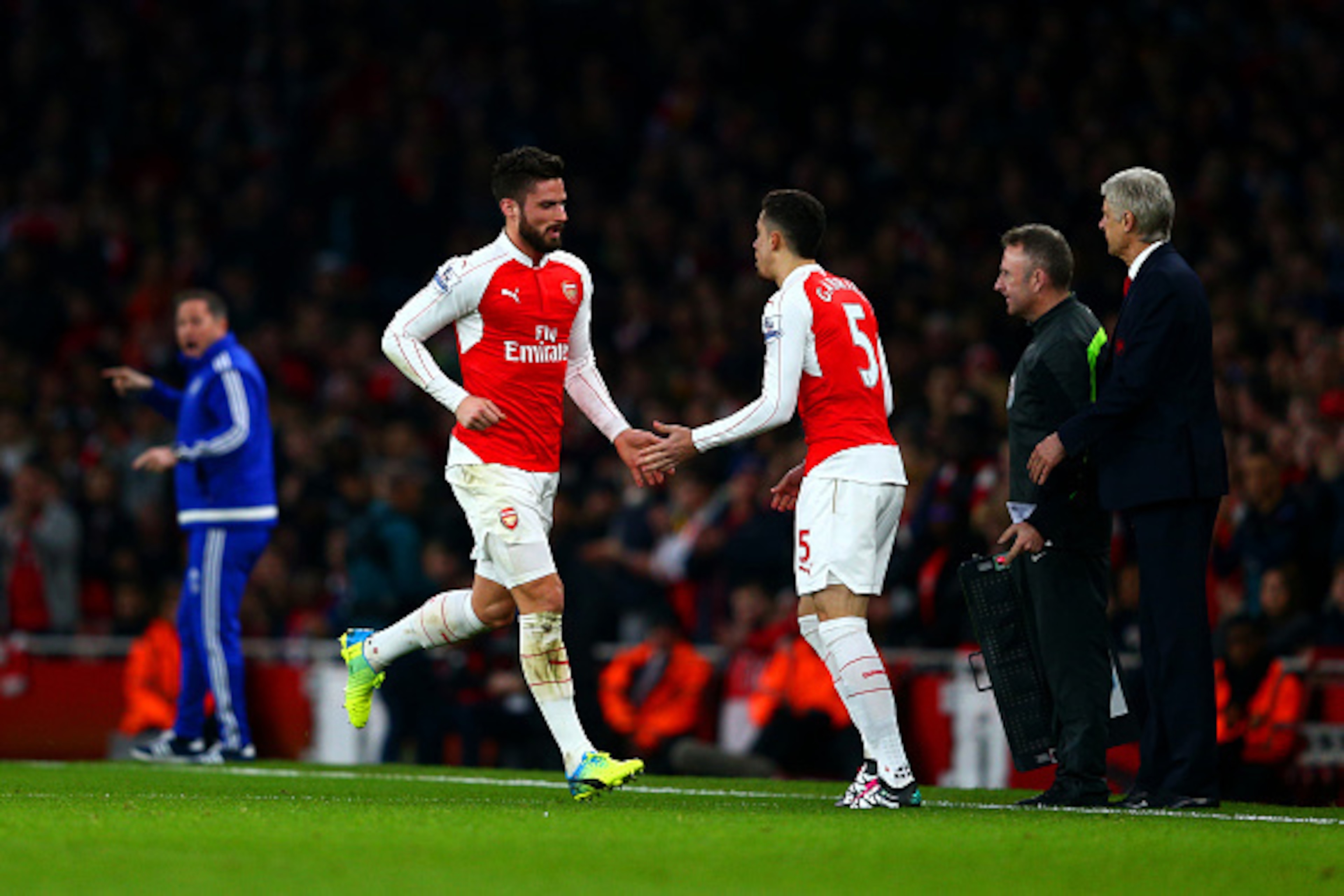 LONDON, ENGLAND - JANUARY 24: Arsene Wenger, Manager of Arsenal looks on as Olivier Giroud of Arsenal is substituted for Gabriel Paulista during the Barclays Premier League match between Arsenal and Chelsea at Emirates Stadium on January 24, 2016 in Lond LONDON, ENGLAND - JANUARY 24: Arsene Wenger, Manager of Arsenal looks on as Olivier Giroud of Arsenal is substituted for Gabriel Paulista during the Barclays Premier League match between Arsenal and Chelsea at Emirates Stadium on January 24, 2016 in Lond
