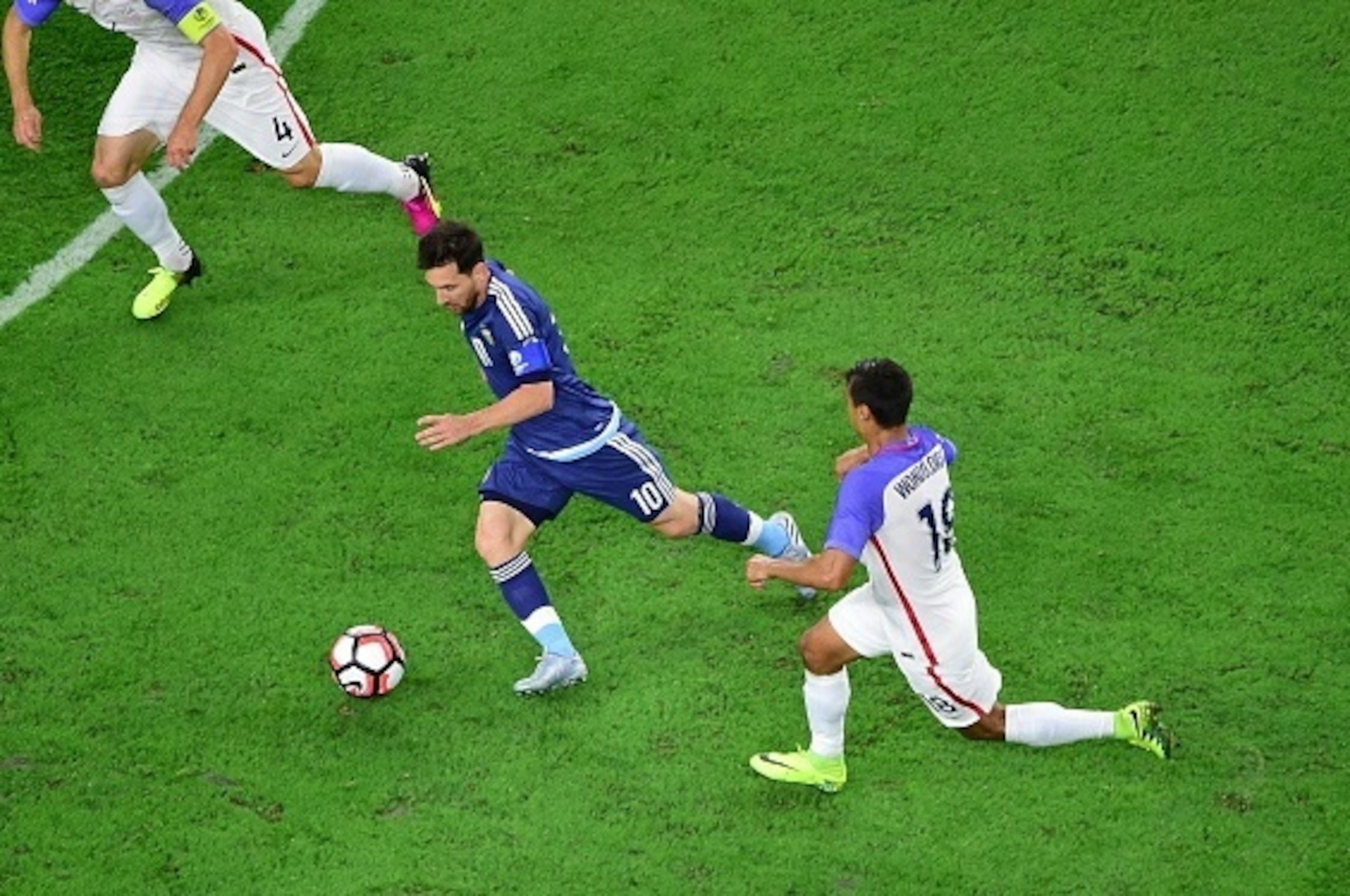 Argentina's Lionel Messi drives the ball past USA's Chris Wondolowski during their Copa America Centenario semifinal football match in Houston, Texas, United States, on June 21, 2016.  / AFP / Frederic J. BROWN        (Photo credit should read FREDERIC J.