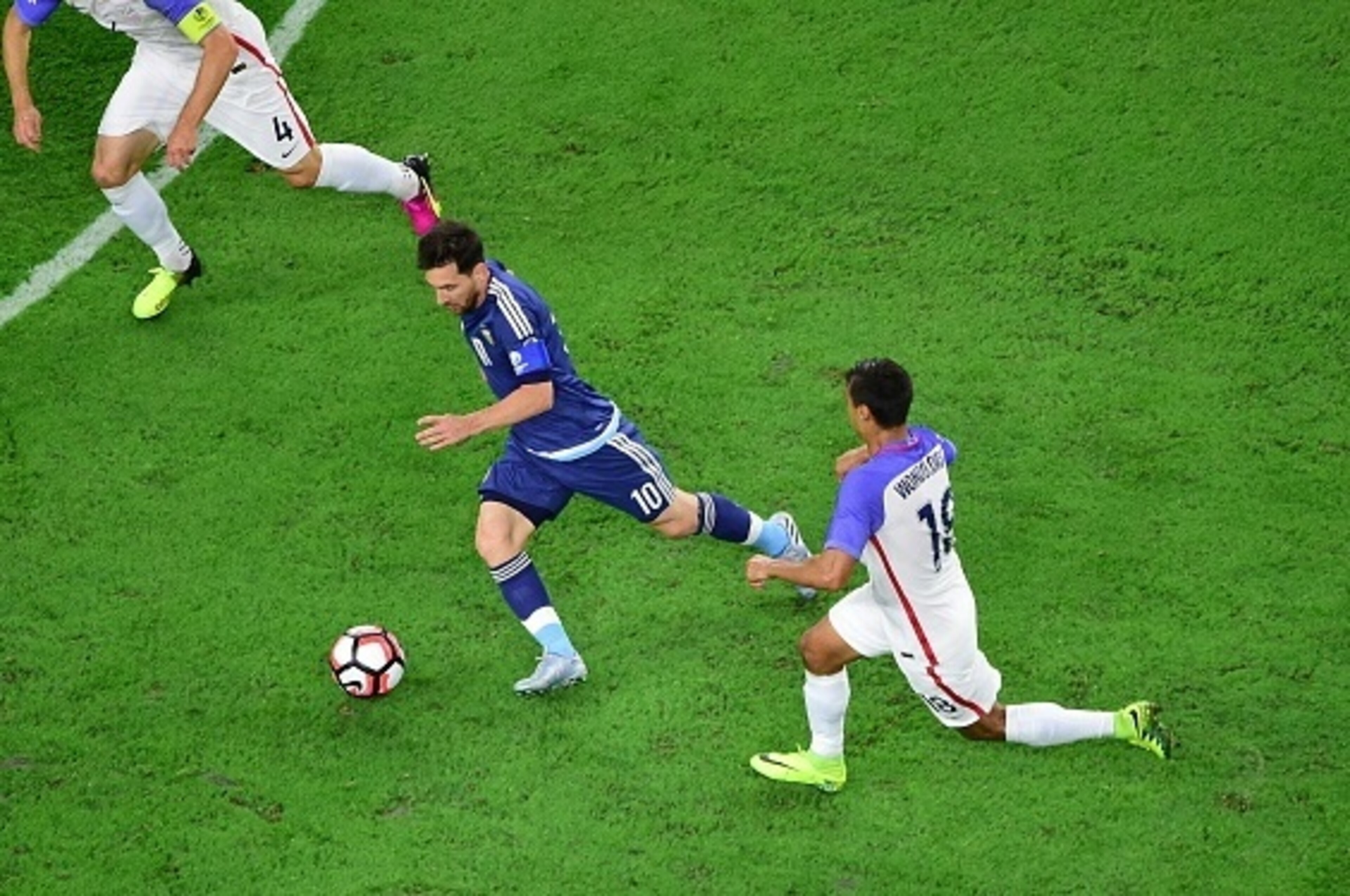 Argentina's Lionel Messi drives the ball past USA's Chris Wondolowski during their Copa America Centenario semifinal football match in Houston, Texas, United States, on June 21, 2016.  / AFP / Frederic J. BROWN        (Photo credit should read FREDERIC J.