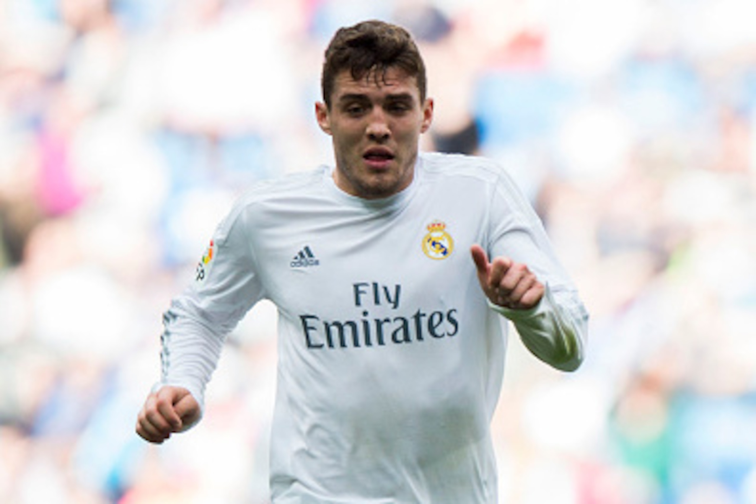 MADRID, SPAIN - APRIL 09: Mateo Kovacic of Real Madrid CF controls the ball during the La Liga match between Real Madrid CF and SD Eibar at Estadio Santiago Bernabeu on April 9, 2016 in Madrid, Spain.  (Photo by Gonzalo Arroyo Moreno/Getty Images)