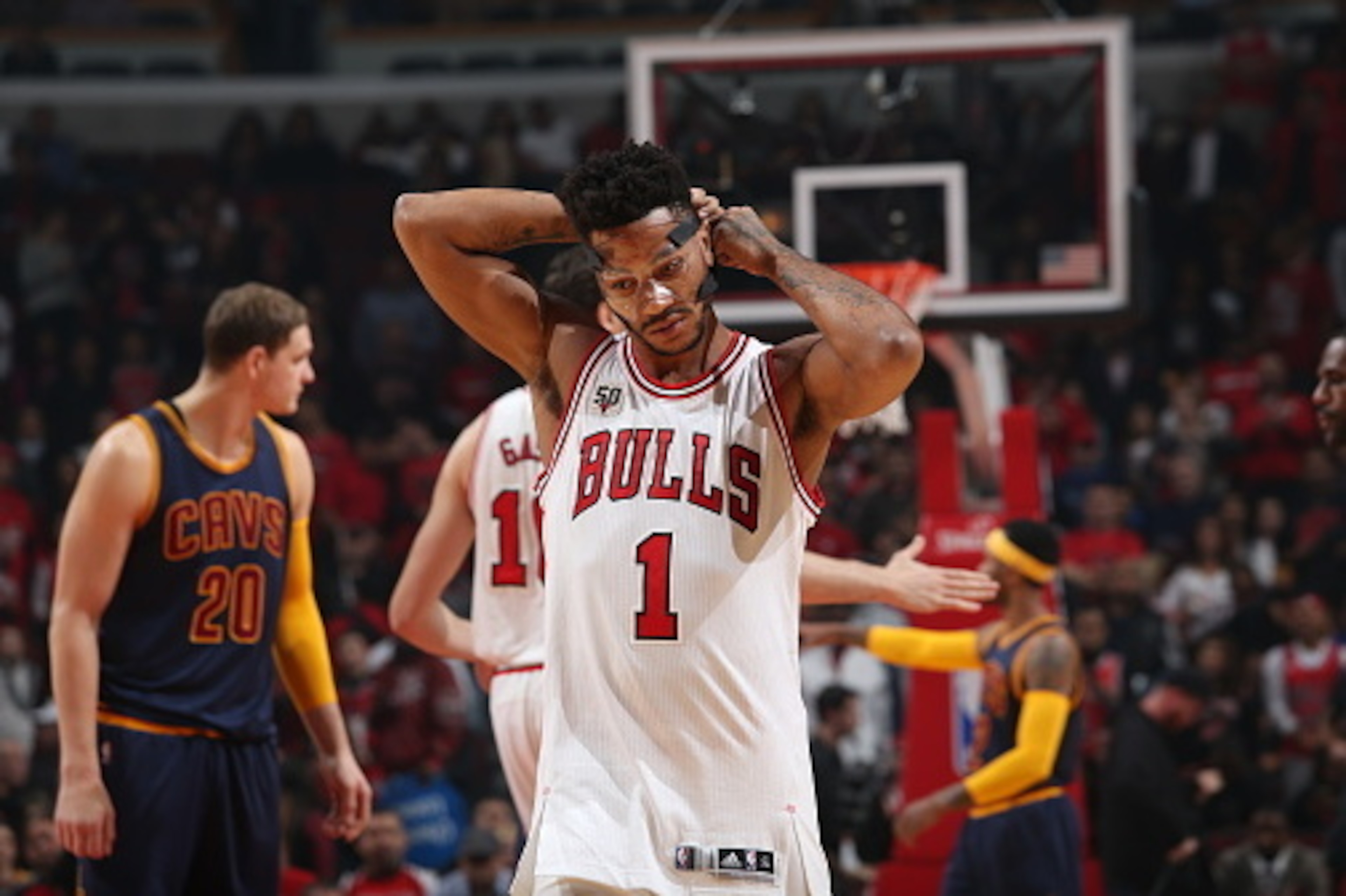 CHICAGO, IL - OCTOBER 27:  Derrick Rose #1 of the Chicago Bulls prepares to play against the Chicago Bulls on October 27, 2015 at the United Center in Chicago, Illinois. NOTE TO USER: User expressly acknowledges and agrees that, by downloading and or usin