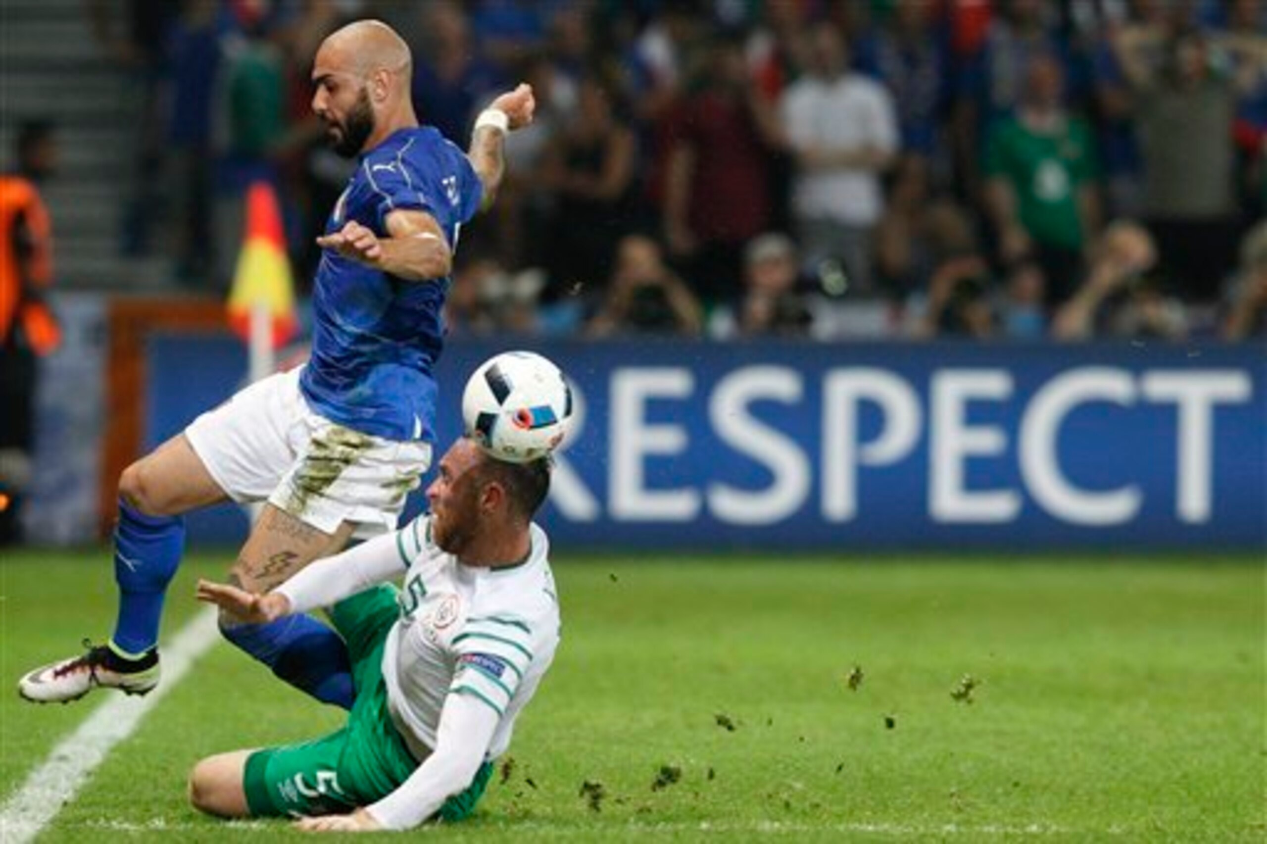 Zaza had hardly any service up front.