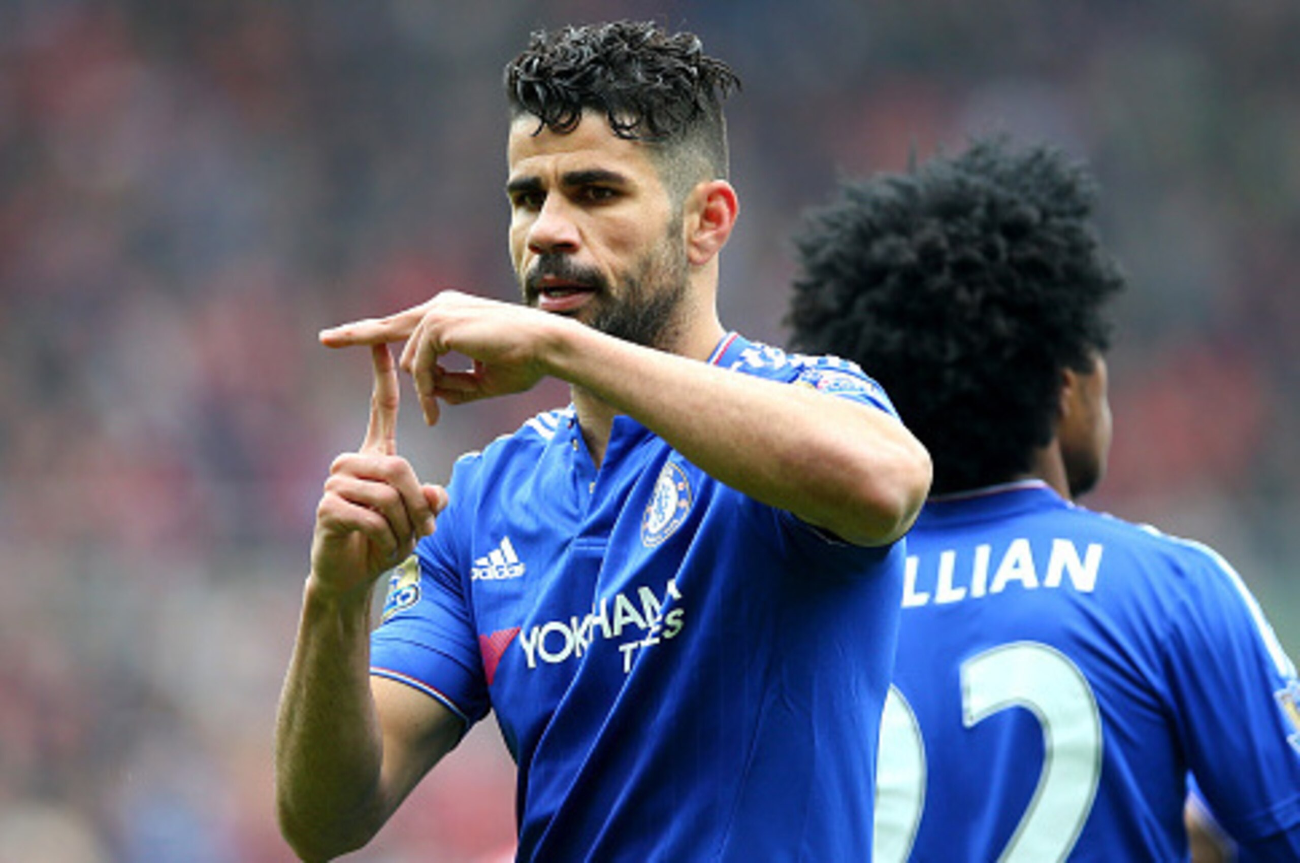 SUNDERLAND, ENGLAND - MAY 07:  Diego Costa of Chelsea celebrates scoring his team's first goal during the Barclays Premier League match between Sunderland and Chelsea at the Stadium of Light on May 7, 2016 in Sunderland, United Kingdom.  (Photo by Ian Mac