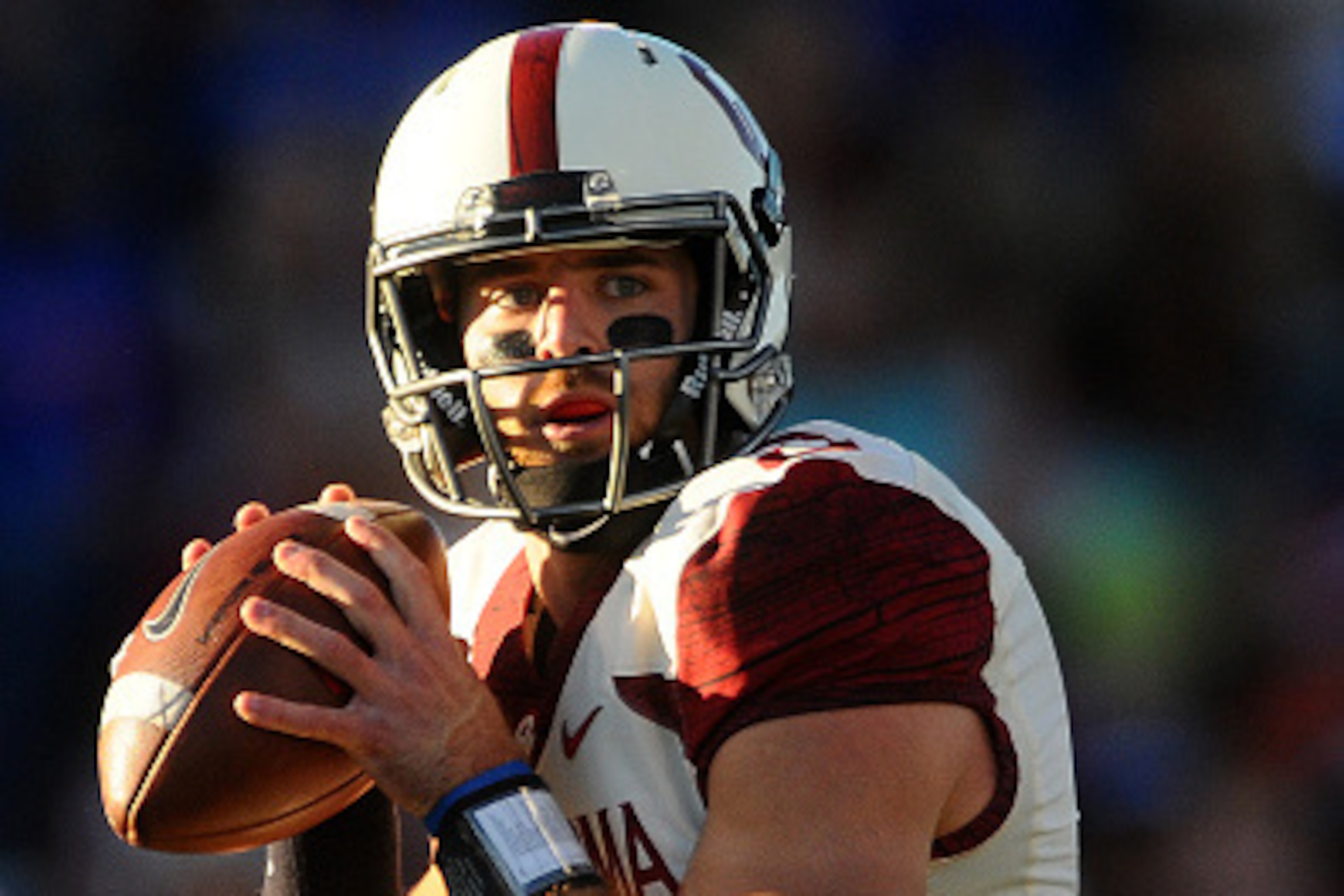 LAWRENCE KS, - OCTOBER 31: Quarterback Trevor Knight #9 of the Oklahoma Sooners throws a pass against the Kansas Jayhawks on October 31, 2015 at Memorial Stadium in Lawrence, Kansas. (Photo by Jackson Laizure/Getty Images)
