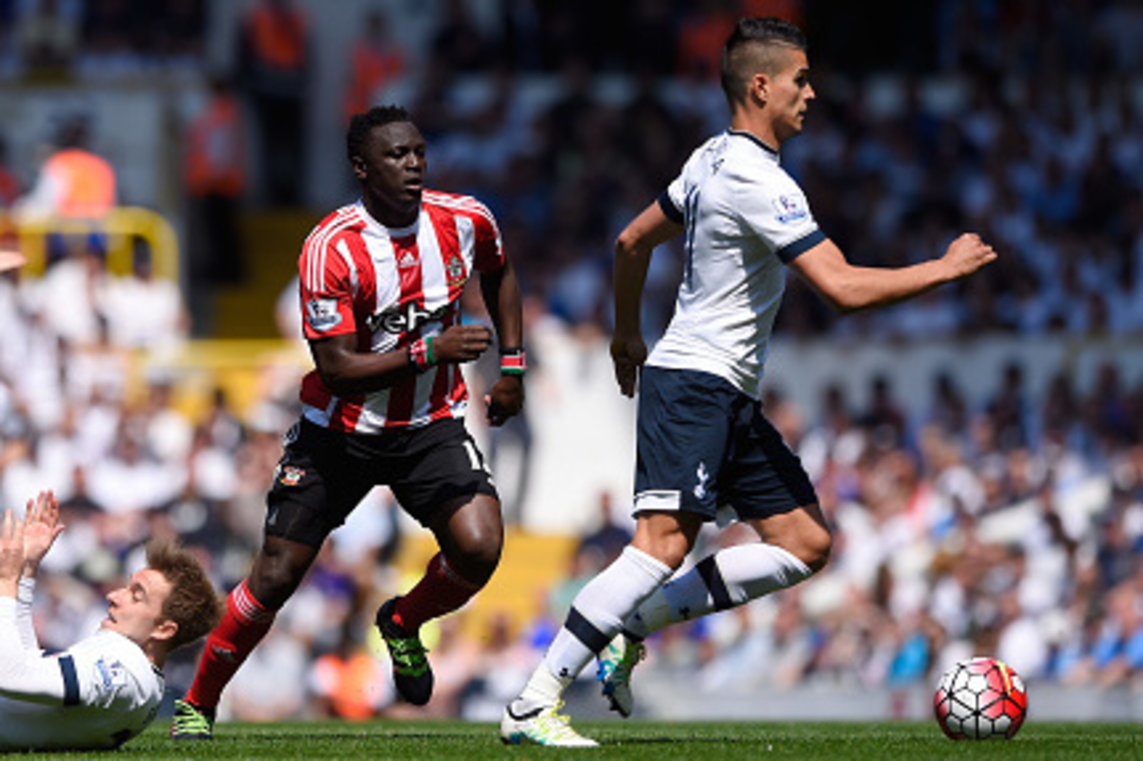 LONDON, ENGLAND - MAY 08: Victor Wanyama of Southampton chases Erik Lamela of Tottenham Hotspur during the Barclays Premier League match between Tottenham Hotspur and Southampton at White Hart Lane on May 8, 2016 in London, England.  (Photo by Mike Hewitt