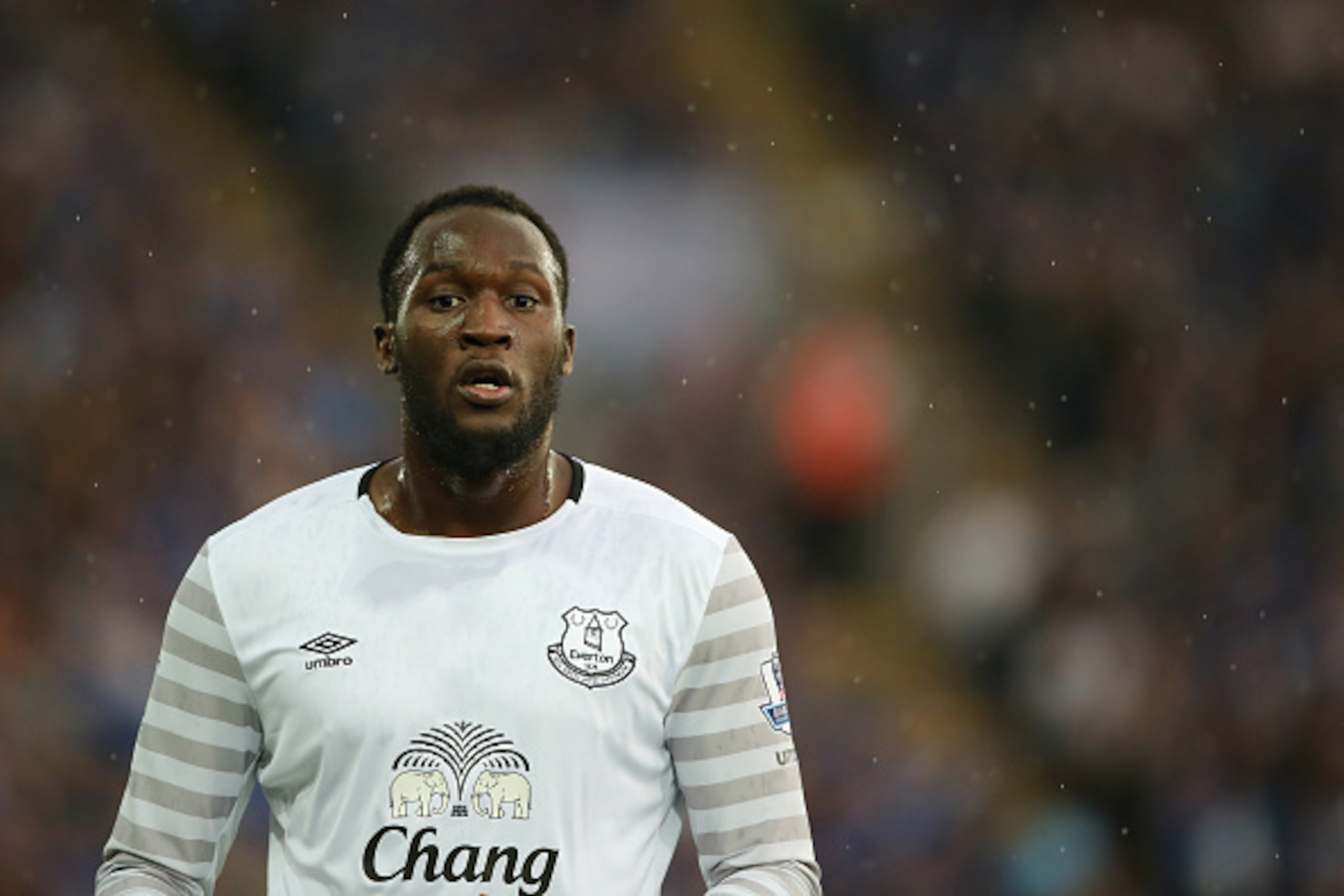 LEICESTER, ENGLAND - MAY 07: Romelu Lukaku of Everton during the Barclays Premier League match between Leicester City and Everton at The King Power Stadium on May 7, 2016 in Leicester, United Kingdom. (Photo by Matthew Ashton - AMA/Getty Images)