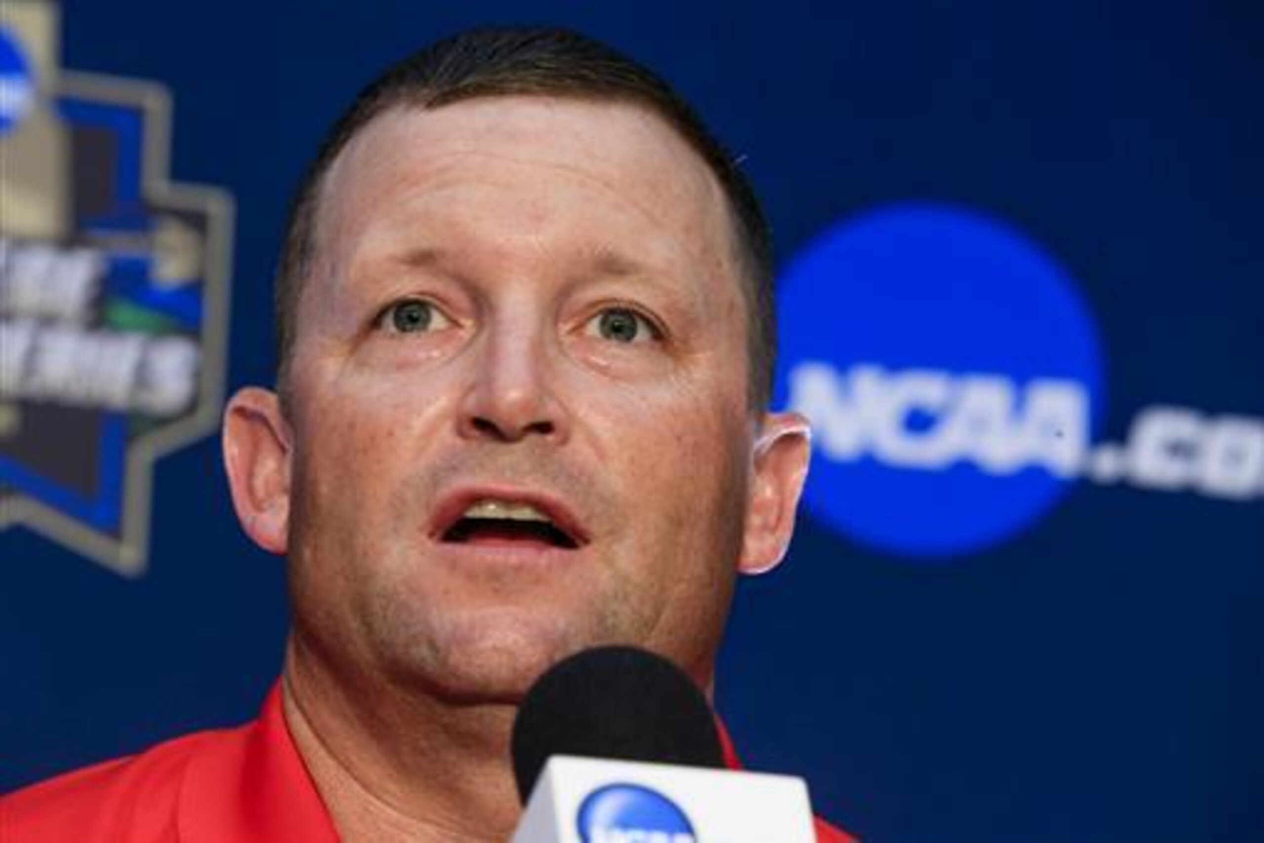 Arizona head coach Jay Johnson