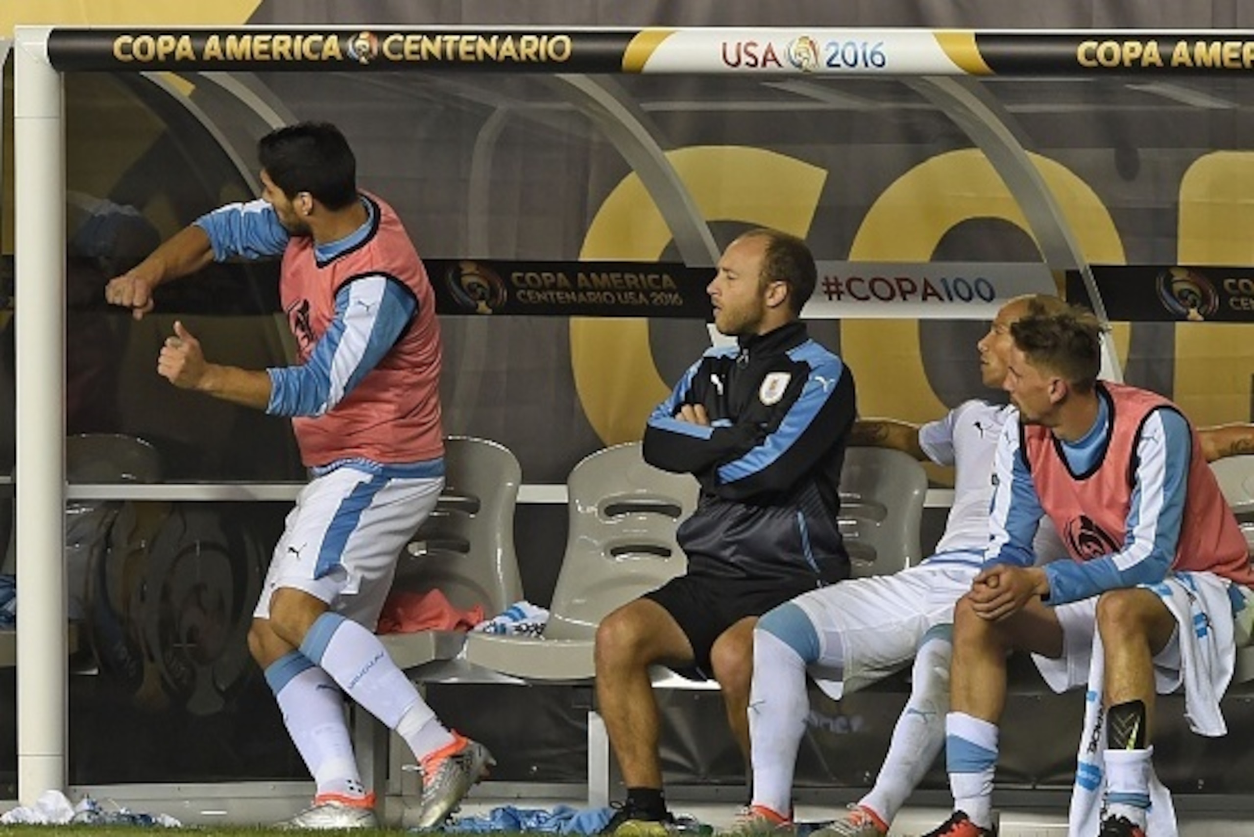 Uruguay's Luis Suarez (L) reacts during the Copa America Centenario football match against Venezuela in Philadelphia, Pennsylvania, United States, on June 9, 2016.  / AFP / Don EMMERT        (Photo credit should read DON EMMERT/AFP/Getty Images)