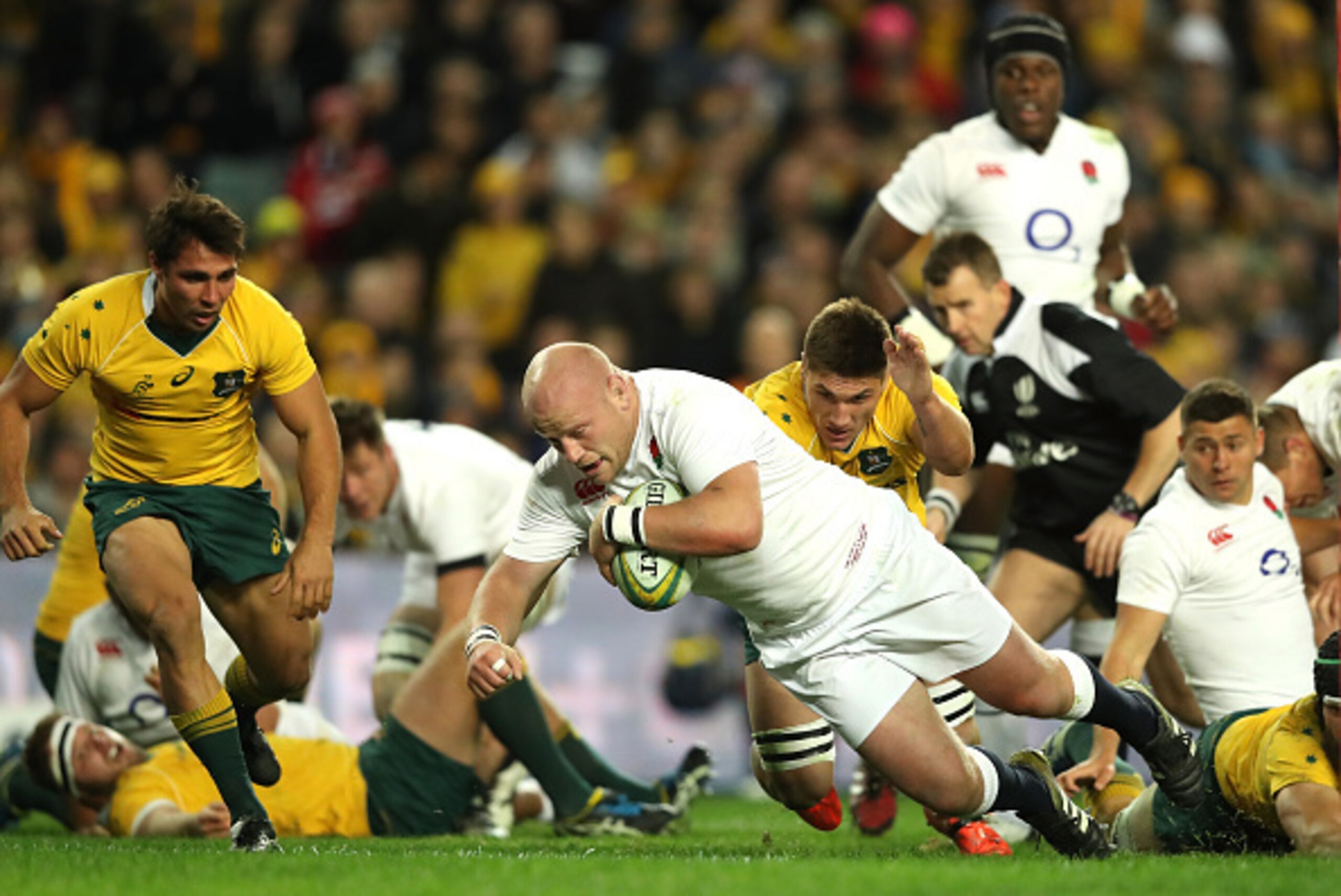 SYDNEY, AUSTRALIA - JUNE 25:  Dan Cole of England dives over for the first try during the International Test match between the Australian Wallabies and England at Allianz Stadium on June 25, 2016 in Sydney, Australia.  (Photo by David Rogers/Getty Images)