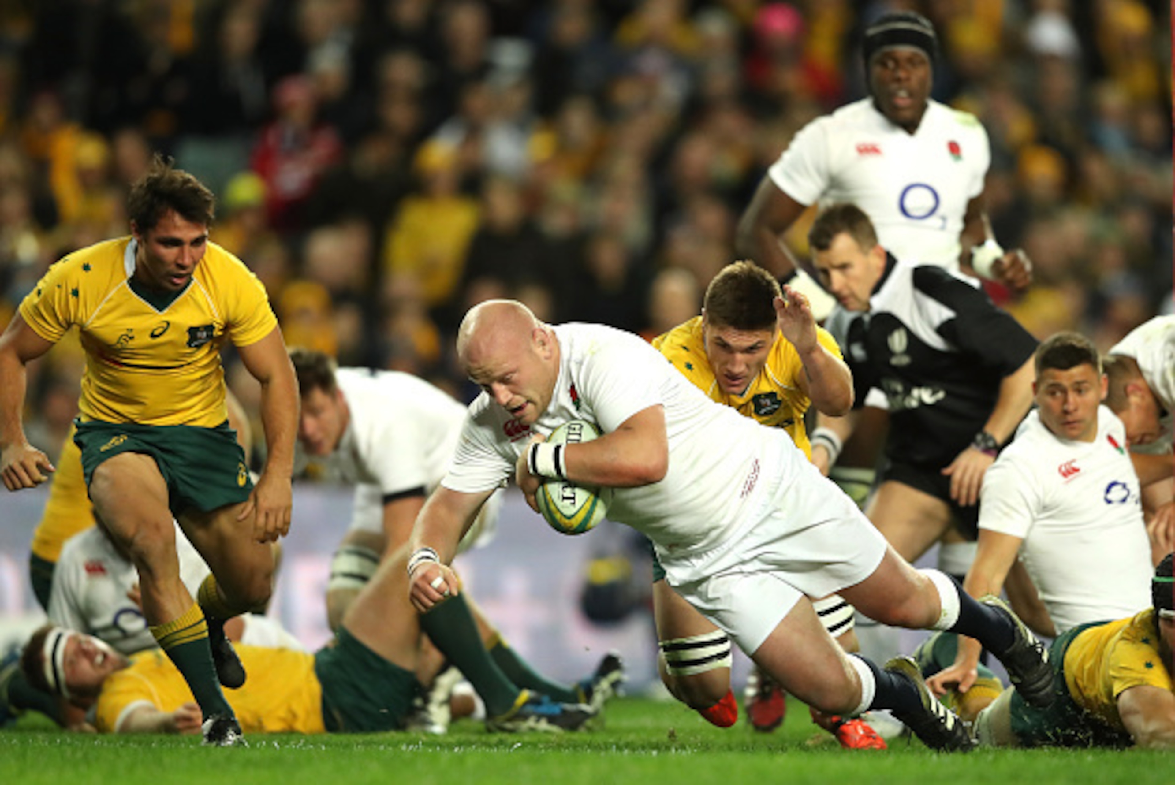SYDNEY, AUSTRALIA - JUNE 25:  Dan Cole of England dives over for the first try during the International Test match between the Australian Wallabies and England at Allianz Stadium on June 25, 2016 in Sydney, Australia.  (Photo by David Rogers/Getty Images)