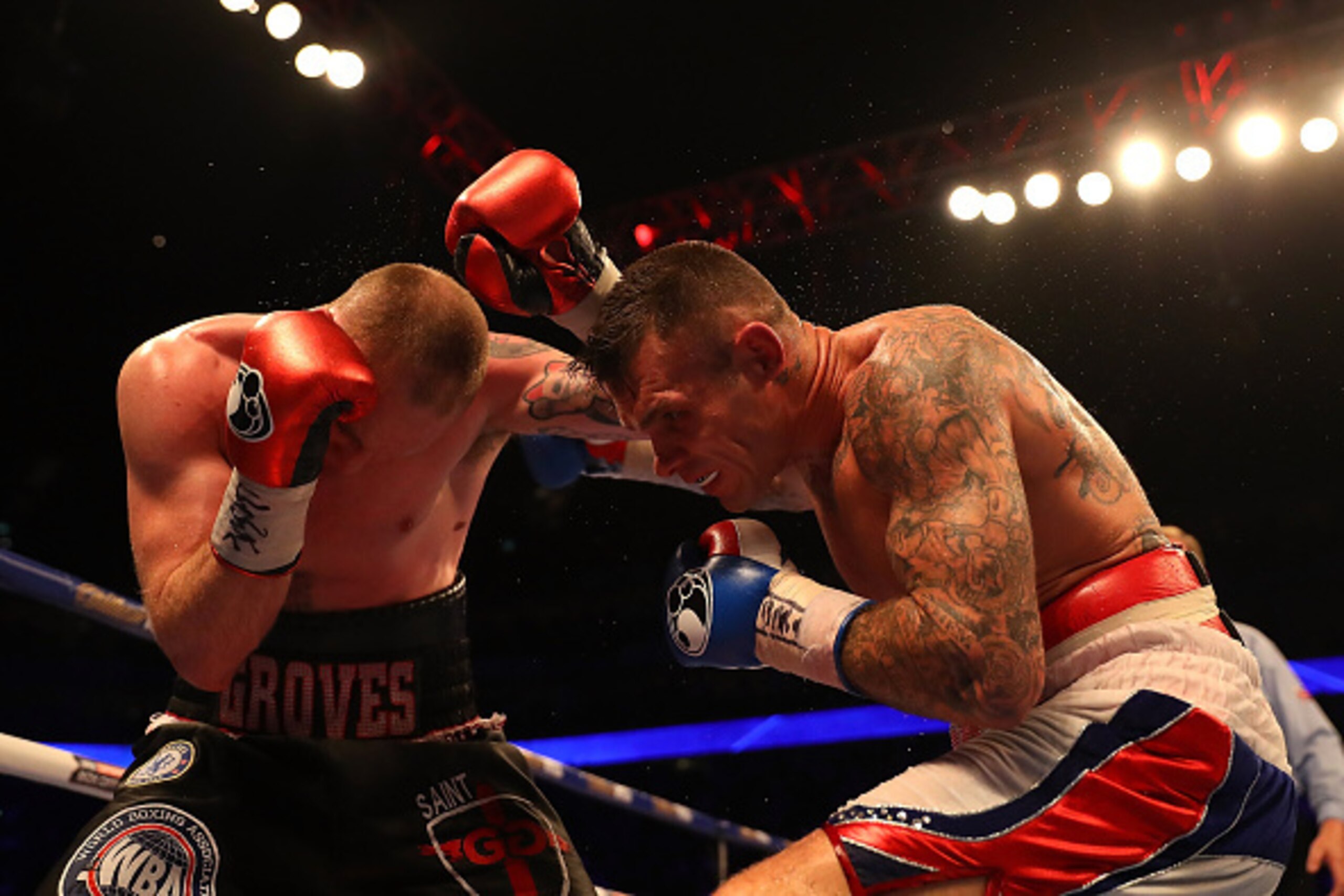 LONDON, ENGLAND - JUNE 25: George Groves of Great Britain and Martin Murray of Great Britain exchange blows during their WBA International Super-Middleweight Championship contest at The O2 Arena on June 25, 2016 in London, England. (Photo by Richard Hea LONDON, ENGLAND - JUNE 25: George Groves of Great Britain and Martin Murray of Great Britain exchange blows during their WBA International Super-Middleweight Championship contest at The O2 Arena on June 25, 2016 in London, England. (Photo by Richard Hea