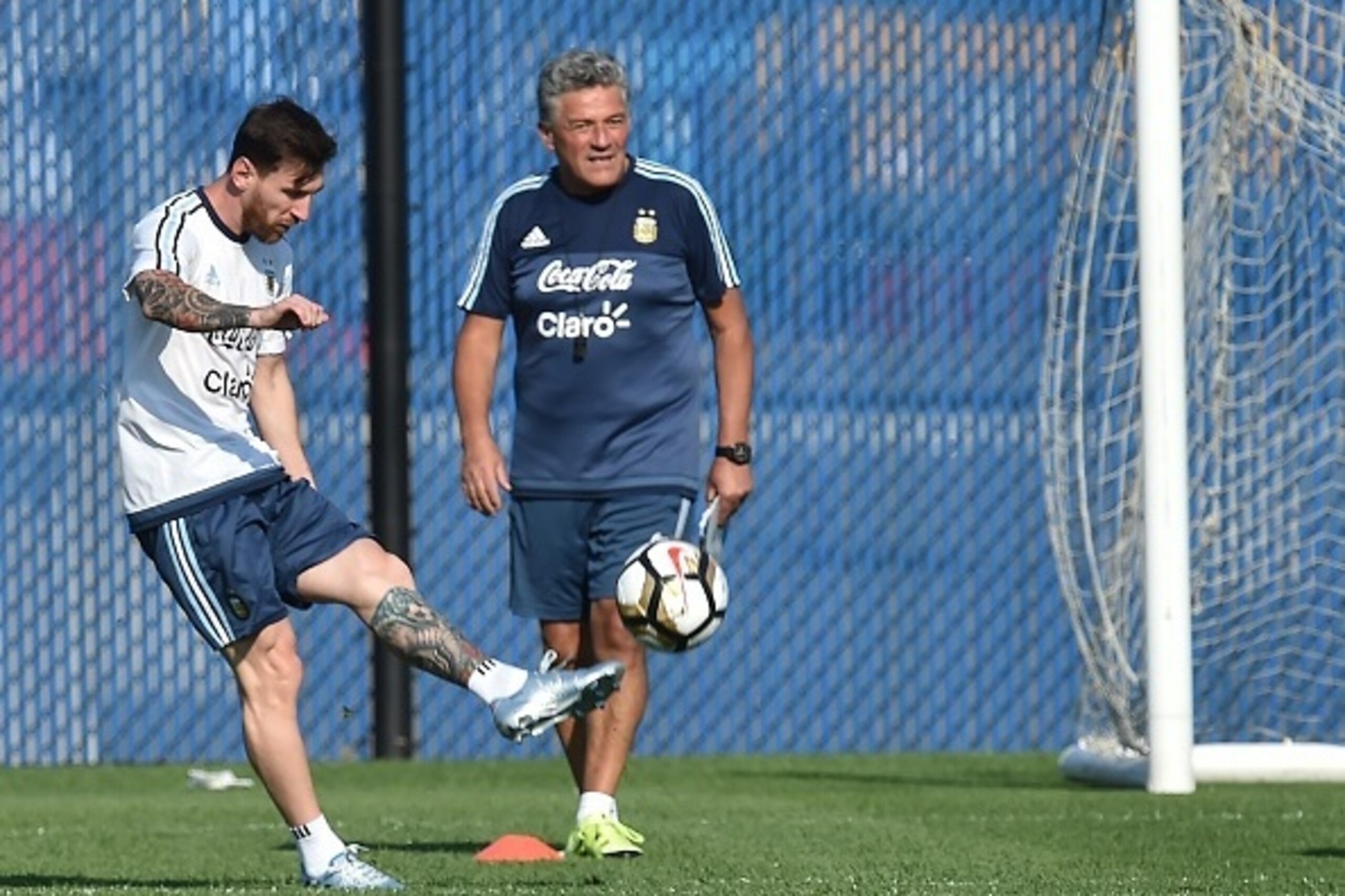 Argentina's Lionel Messi kicks the ball during a training session in East Rutherford, New Jersey, on June 25, 2016, on the eve of the Copa America final against Chile. / AFP / NICHOLAS KAMM (Photo credit should read NICHOLAS KAMM/AFP/Getty Images) Argentina's Lionel Messi kicks the ball during a training session in East Rutherford, New Jersey, on June 25, 2016, on the eve of the Copa America final against Chile. / AFP / NICHOLAS KAMM (Photo credit should read NICHOLAS KAMM/AFP/Getty Images)