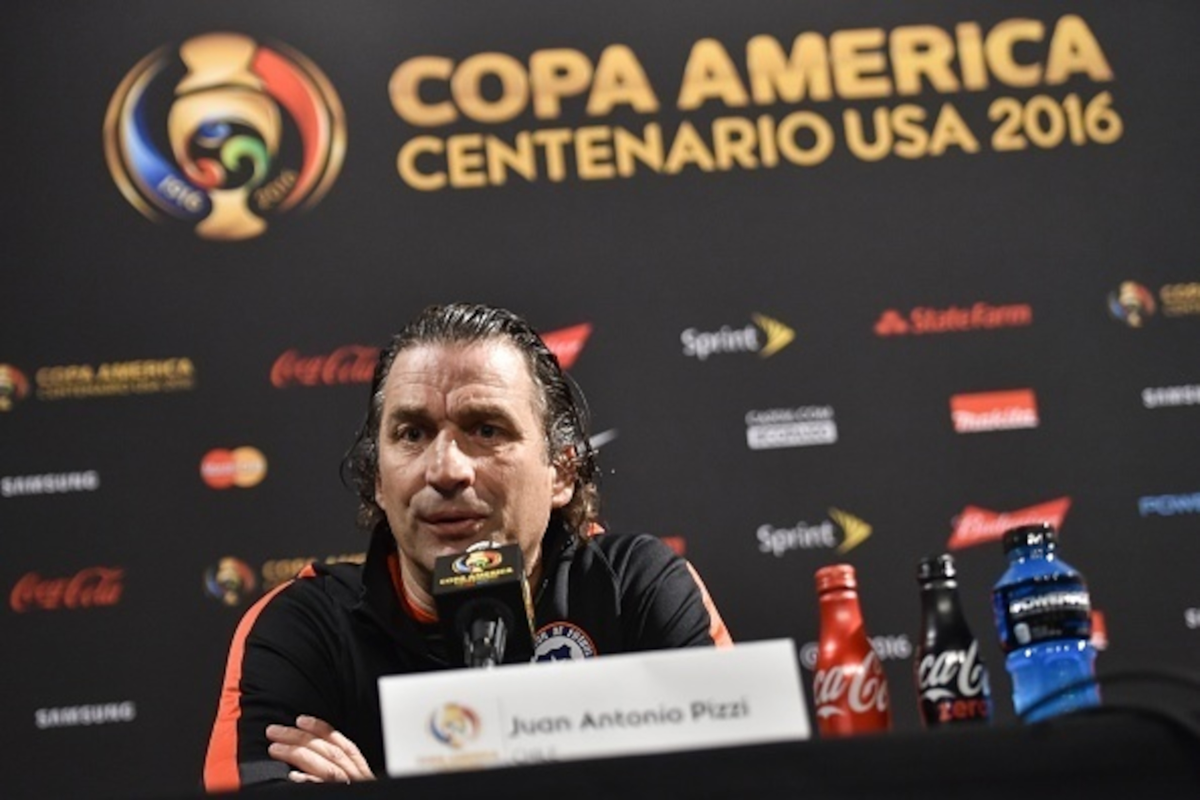 Chile's coach Juan Antonio Pizzi speaks at a press conference in East Rutherford, New Jersey, on June 25, 2016, on the eve of the Copa America final against Argentina. / AFP / NICHOLAS KAMM        (Photo credit should read NICHOLAS KAMM/AFP/Getty Images)