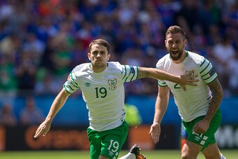 LYON, FRANCE - JUNE 26:  Republic of Ireland's Robbie Brady (left) celebrates scoring the opening goal from the penalty spot with Daryl Murphy during the UEFA Euro 2016 Round of 16 match between France v Republic of Ireland at Stade de Lyon on June 26 in 
