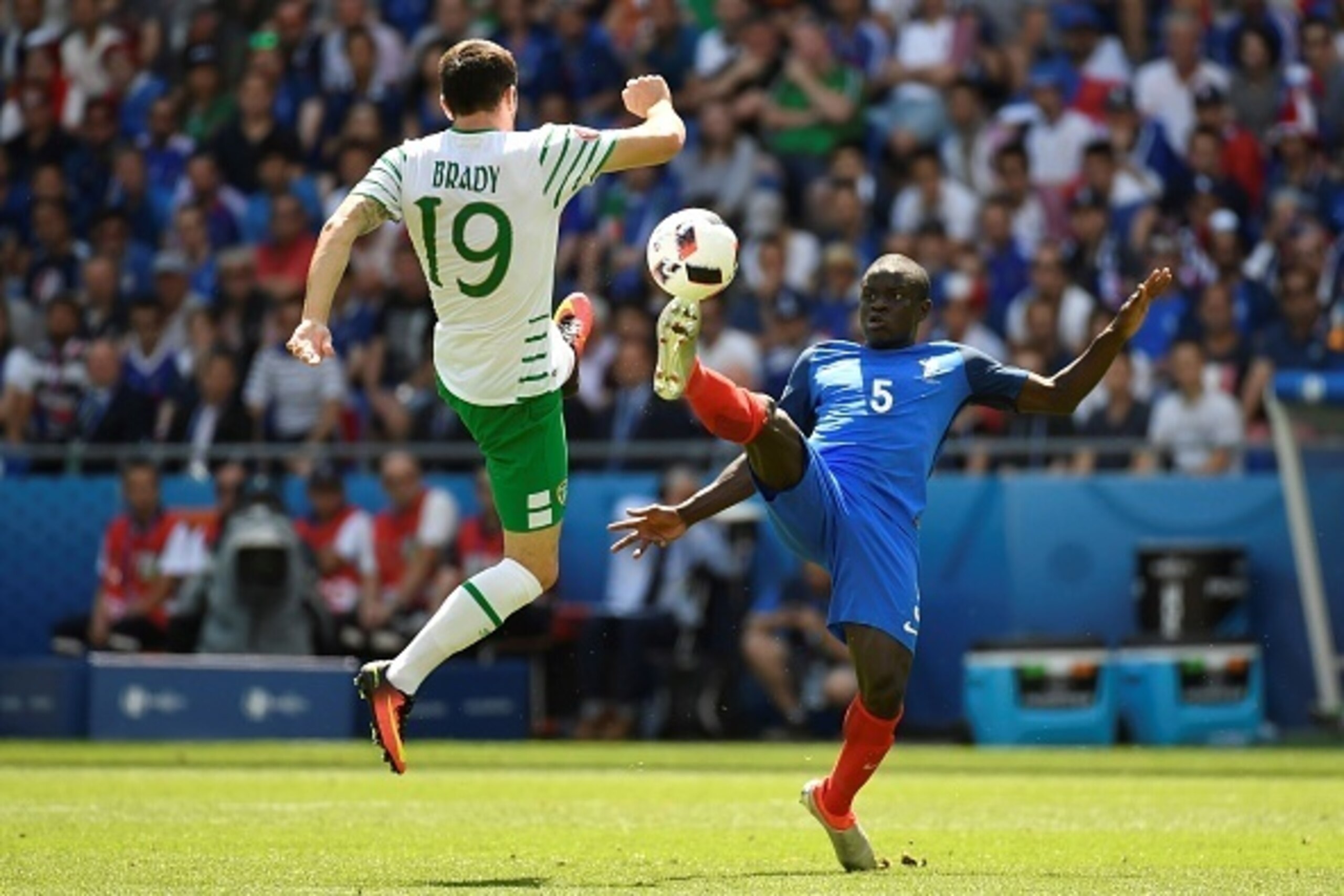 Ireland's midfielder Robert Brady (L) and France's midfielder N'Golo Kante vie for the ball during the Euro 2016 round of 16 football match between France and Republic of Ireland at the Parc Olympique Lyonnais stadium in Décines-Charpieu, near Lyon, on Ju