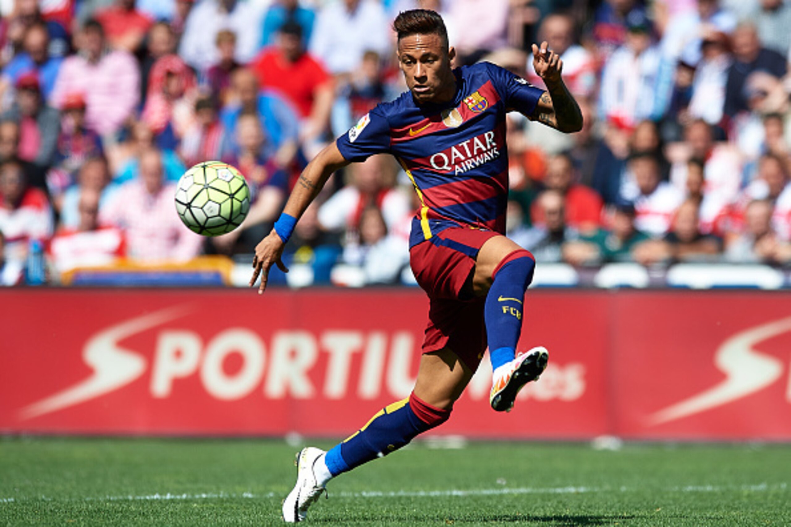 GRANADA, SPAIN - MAY 14: Neymar JR of FC Barcelona controls the ball during the La Liga match between Granada CF and FC Barcelona at Estadio Nuevo Los Carmenes on May 14, 2016 in Granada, Spain.  (Photo by Manuel Queimadelos Alonso/Getty Images)