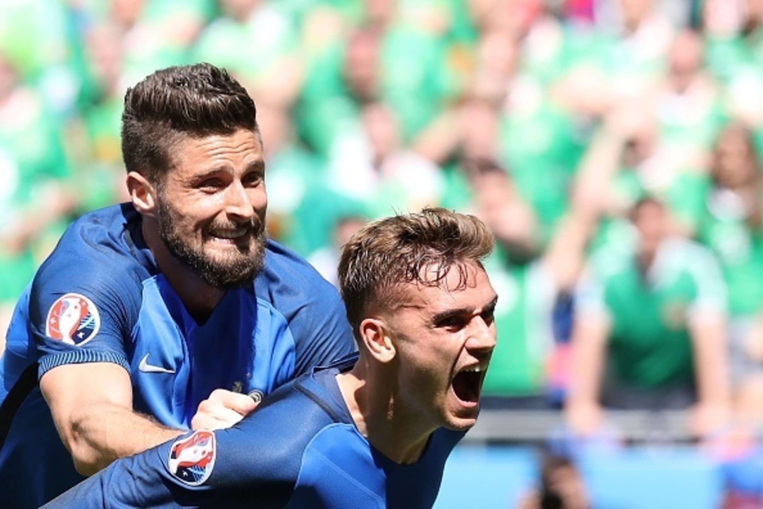 France's forward Antoine Griezmann (R) celebrates scoring a goal next to France's forward Olivier Giroud during the Euro 2016 round of 16 football match between France and Republic of Ireland at the Parc Olympique Lyonnais stadium in Décines-Charpieu, nea