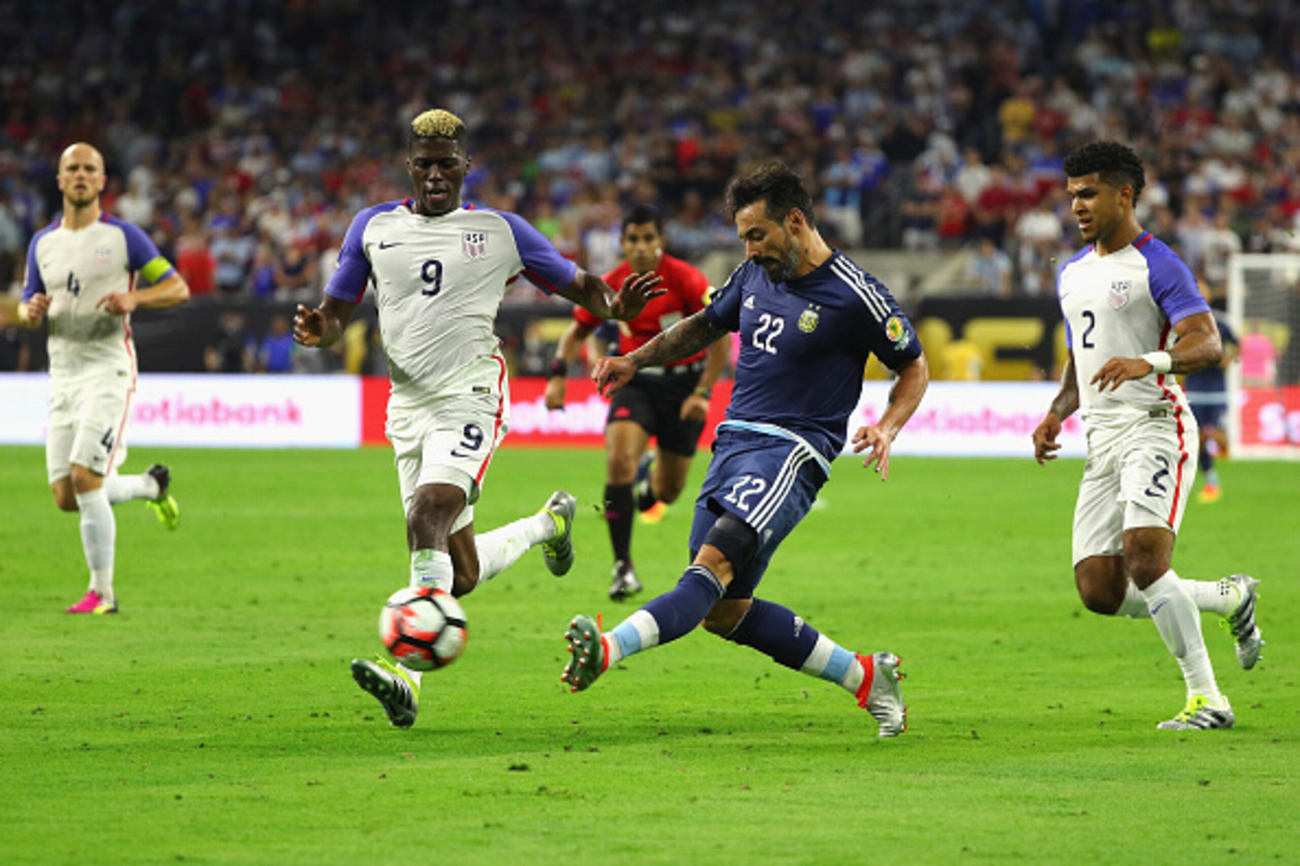 HOUSTON, TX - JUNE 21:  Ezequiel Lavezzi #22 of Argentina kicks the ball against Gyasi Zardes #9 of United States in the first half during a 2016 Copa America Centenario Semifinal match at NRG Stadium on June 21, 2016 in Houston, Texas.  (Photo by Scott H