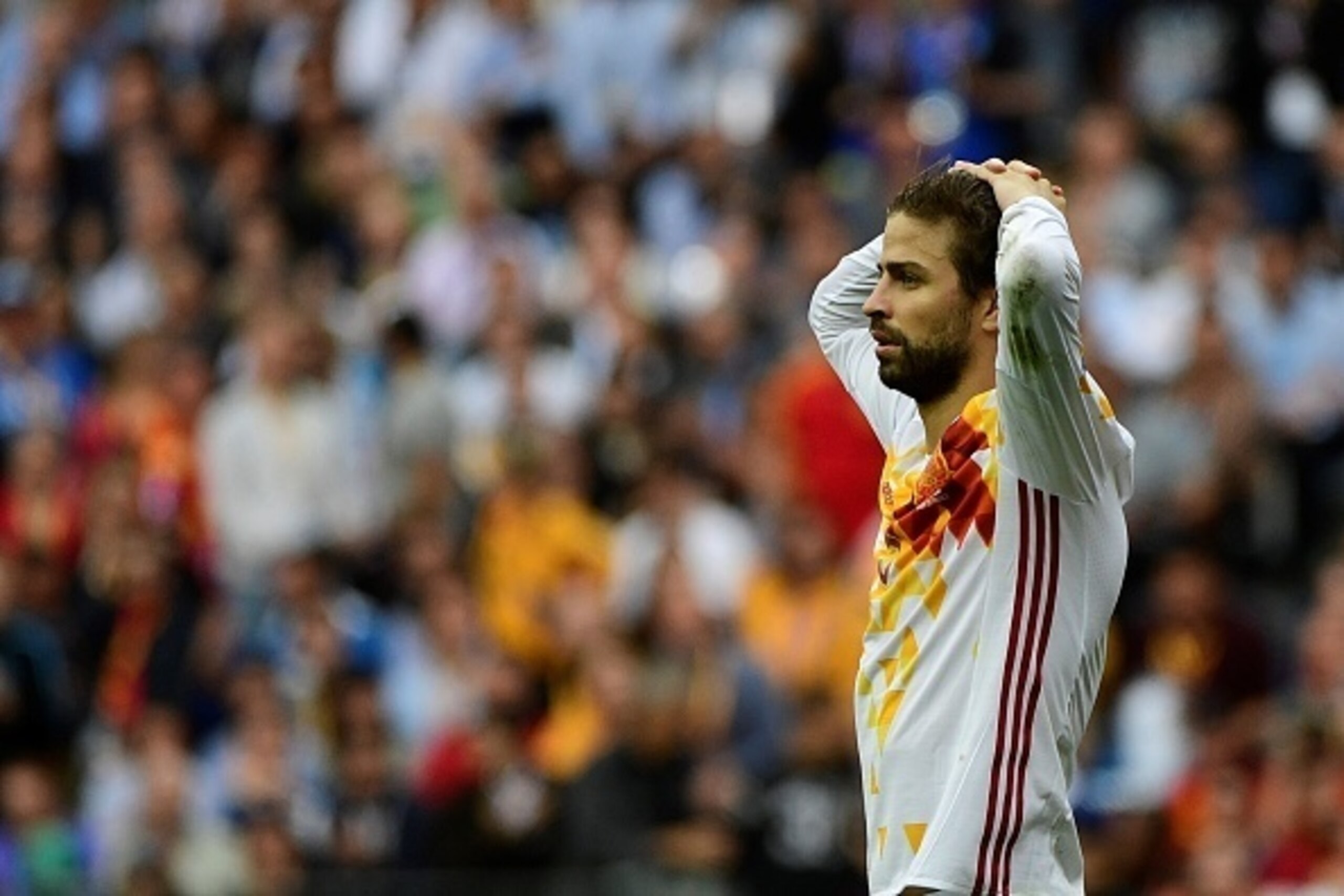 Spain's defender Gerard Pique reacts after the Euro 2016 round of 16 football match between Italy and Spain at the Stade de France stadium in Saint-Denis, near Paris, on June 27, 2016.  
Italy won the match 2:0. / AFP / PIERRE-PHILIPPE MARCOU        (Phot