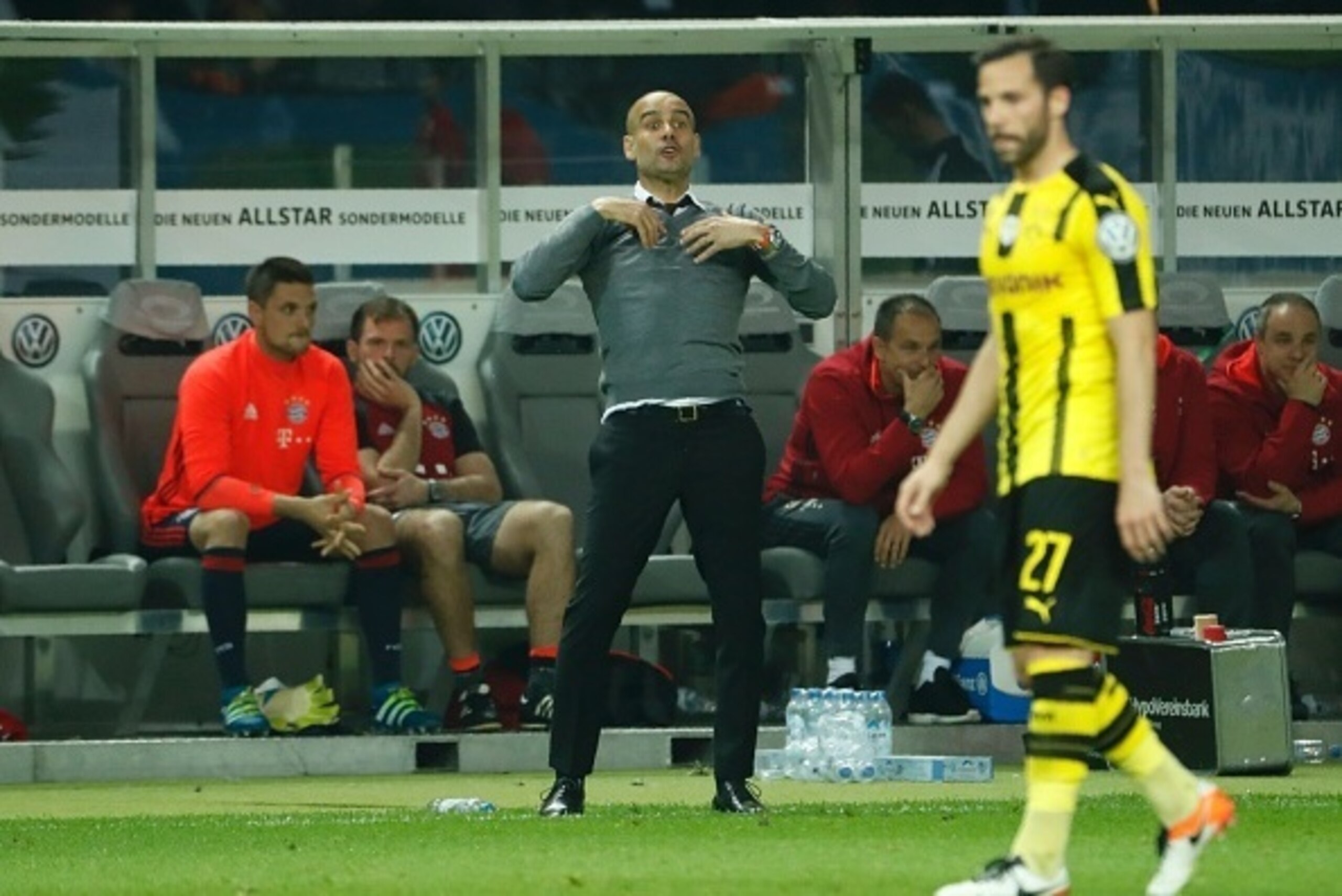 Bayern Munich's Spanish head coach Pep Guardiola reacts during the German Cup (DFB Pokal) final football match Bayern Munich vs Borussia Dortmund at the Olympic stadium in Berlin on May 21, 2016. / AFP / ODD ANDERSEN / RESTRICTIONS: ACCORDING TO DFB RULES