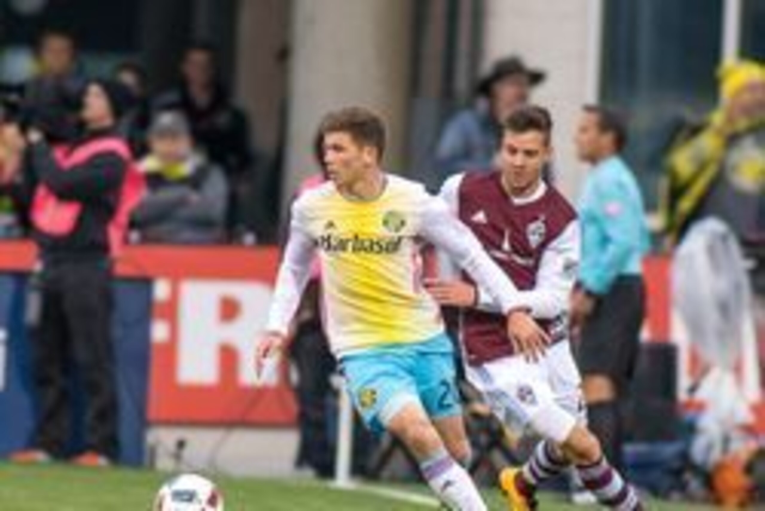 May 14, 2016; Columbus, OH, USA; Columbus Crew SC midfielder Wil Trapp (20) dribbles the ball as Colorado Rapids forward Luis Solignac (21) defends in the first half of the game at MAPFRE Stadium. Columbus and Colorado played to a 1-1 draw. Mandatory Cred