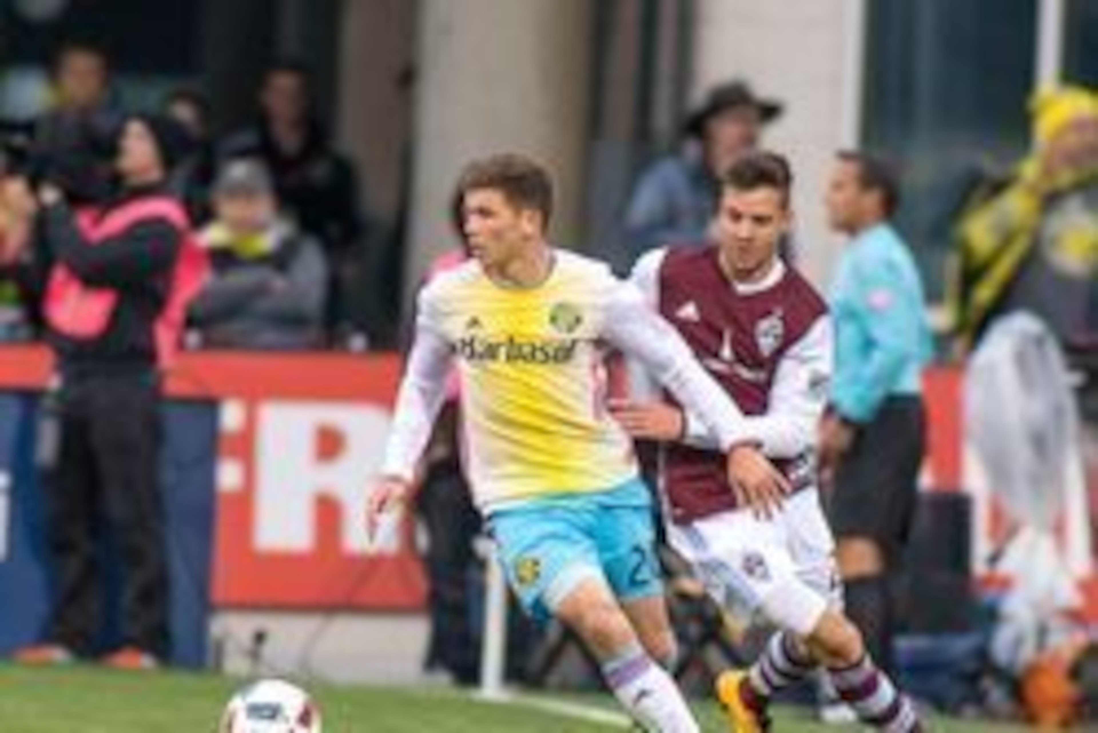 May 14, 2016; Columbus, OH, USA; Columbus Crew SC midfielder Wil Trapp (20) dribbles the ball as Colorado Rapids forward Luis Solignac (21) defends in the first half of the game at MAPFRE Stadium. Columbus and Colorado played to a 1-1 draw. Mandatory Cred