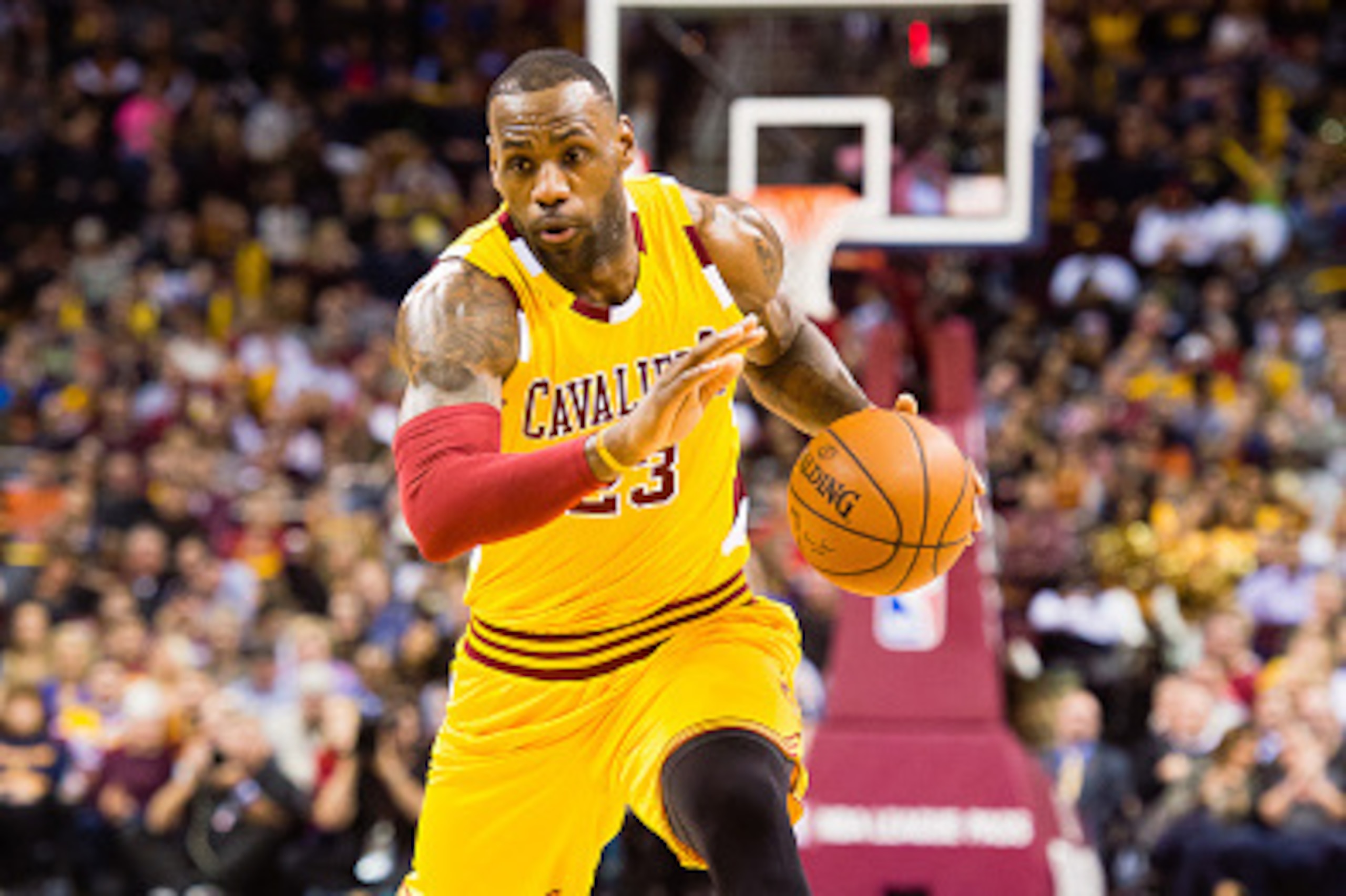 CLEVELAND, OH - JANUARY 30: LeBron James #23 of the Cleveland Cavaliers drives into the paint during the first half against the San Antonio Spurs at Quicken Loans Arena on January 30, 2016 in Cleveland, Ohio. NOTE TO USER: User expressly acknowledges and CLEVELAND, OH - JANUARY 30: LeBron James #23 of the Cleveland Cavaliers drives into the paint during the first half against the San Antonio Spurs at Quicken Loans Arena on January 30, 2016 in Cleveland, Ohio. NOTE TO USER: User expressly acknowledges and