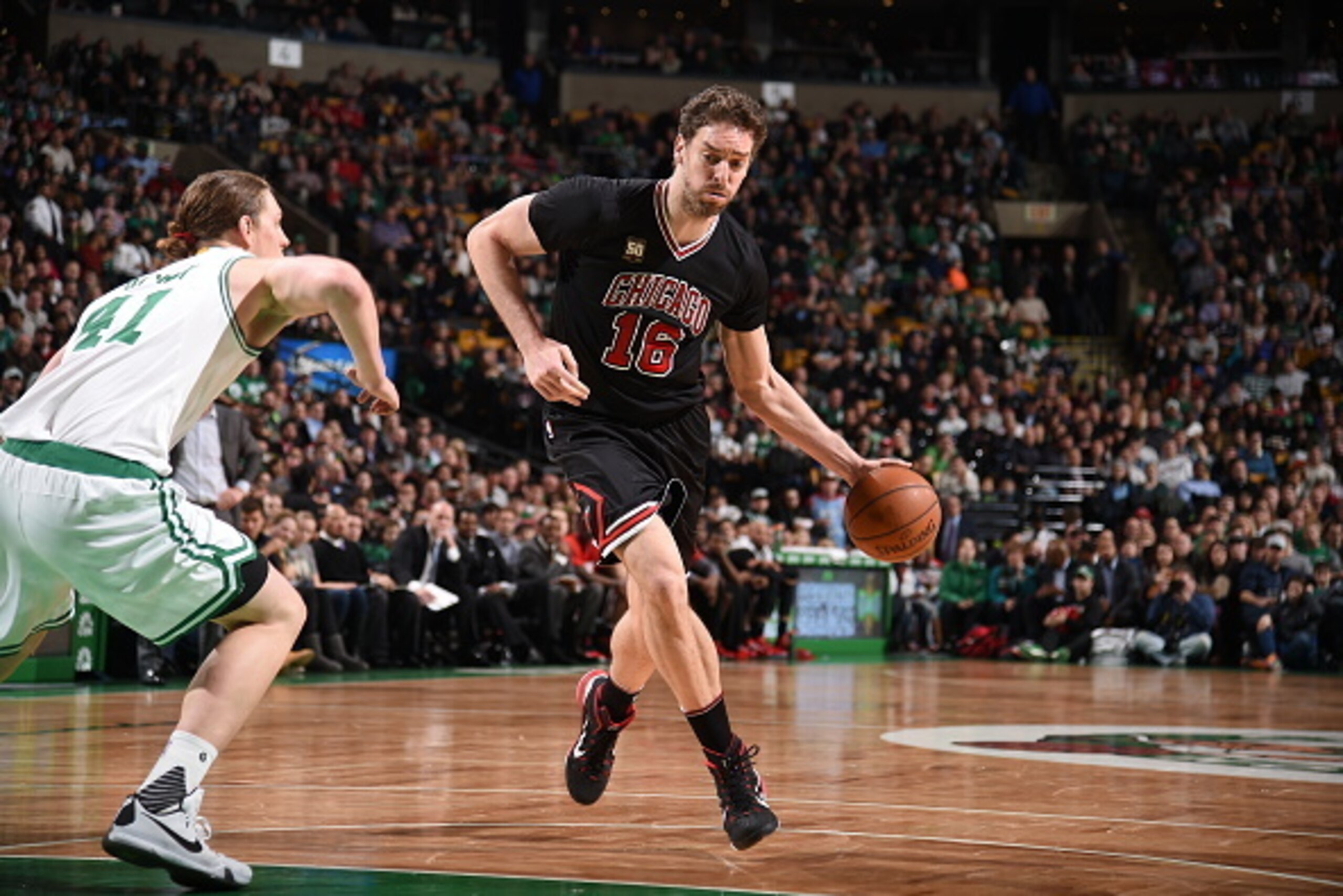 BOSTON, MA - JANUARY 22: Pau Gasol #16 of the Chicago Bulls drives to the basket against Kelly Olynyk #41 of the Boston Celtics on January 22, 2016 at the TD Garden in Boston, Massachusetts. NOTE TO USER: User expressly acknowledges and agrees that, by BOSTON, MA - JANUARY 22: Pau Gasol #16 of the Chicago Bulls drives to the basket against Kelly Olynyk #41 of the Boston Celtics on January 22, 2016 at the TD Garden in Boston, Massachusetts. NOTE TO USER: User expressly acknowledges and agrees that, by