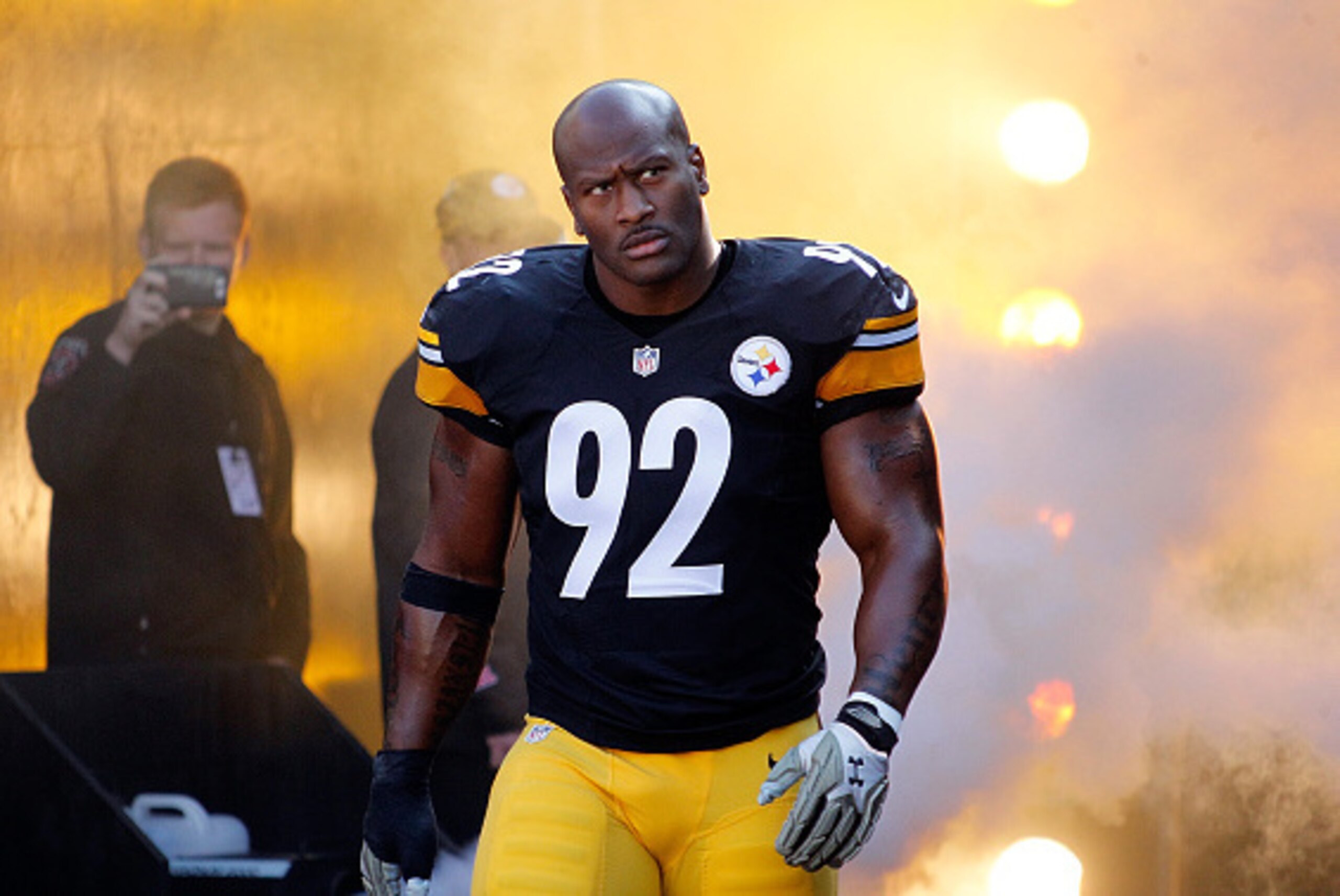 PITTSBURGH, PA - NOVEMBER 08:  James Harrison #92 of the Pittsburgh Steelers walks onto the field before the start of the game against the Oakland Raiders at Heinz Field on November 8, 2015 in Pittsburgh, Pennsylvania.  (Photo by Justin K. Aller/Getty Ima