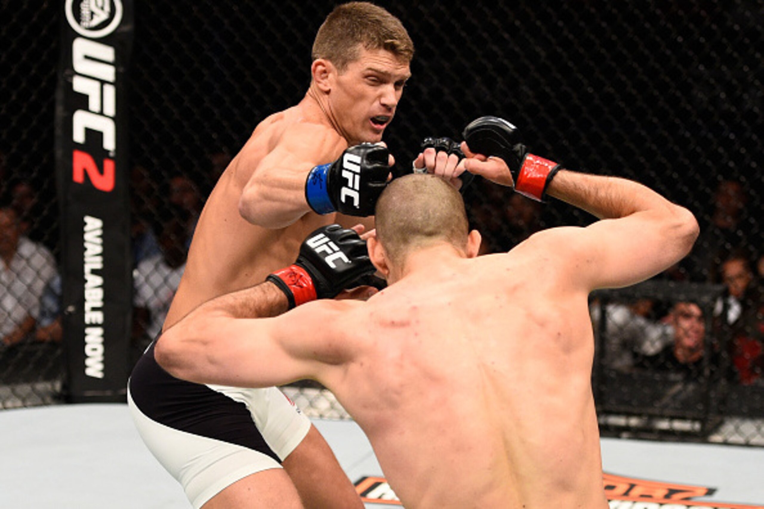 OTTAWA, ON - JUNE 18:   (L-R) Stephen Thompson of the United States punches Rory MacDonald of Canada in their welterweight bout during the UFC Fight Night event inside the TD Place Arena on June 18, 2016 in Ottawa, Ontario, Canada. (Photo by Jeff Bottari/