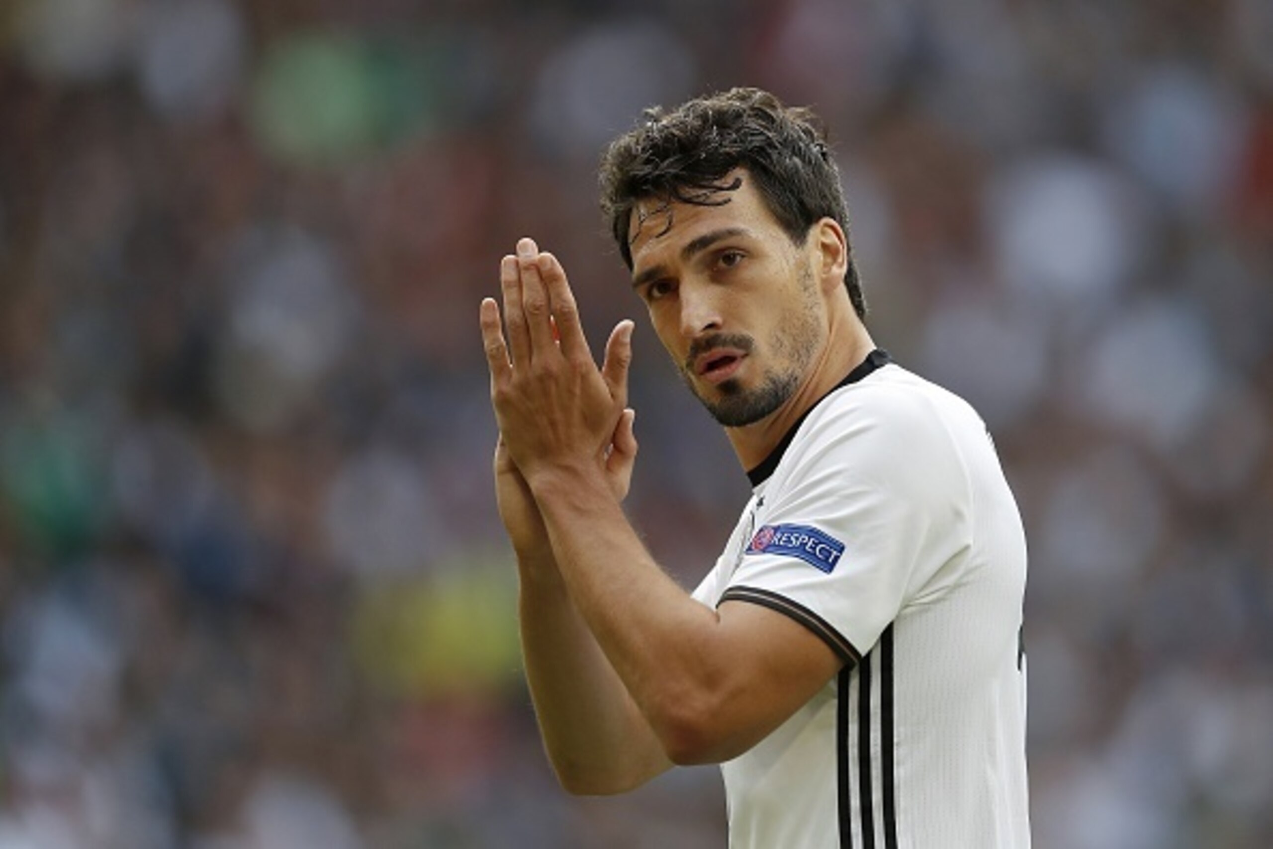 Mats Hummels of Germany during the UEFA Euro 2016 round of 16 match between Germany and Slovakia on June 26, 2016 at the stade Pierre-Mauloy in Lille, France.(Photo by VI Images via Getty Images)