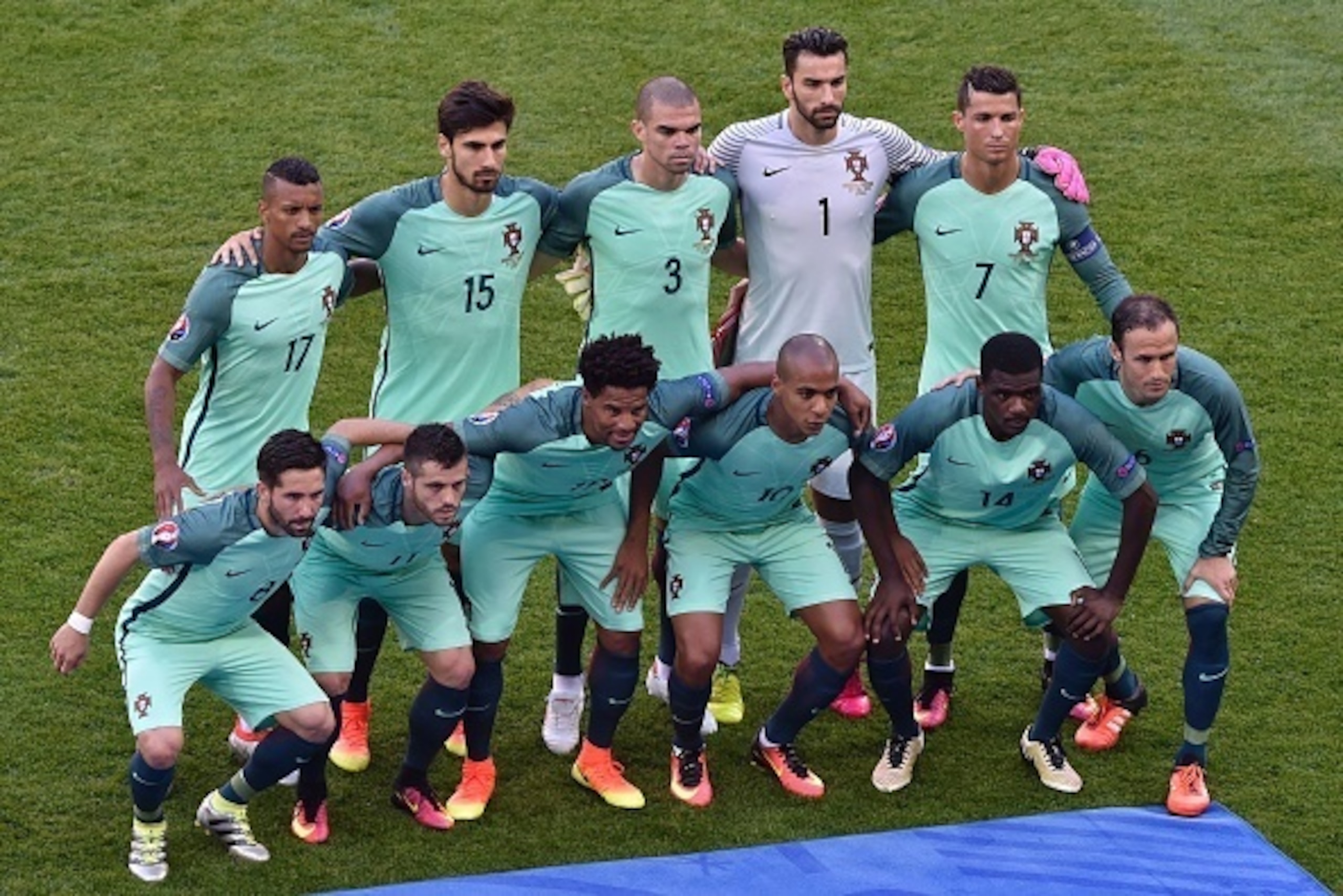Portuguese players pose ahead of the Euro 2016 group F football match between Hungary and Portugal at the Parc Olympique Lyonnais stadium in Decines-Charpieu, near Lyon, on June 22, 2016. (LtoR, from upper row) Portugal's forward Nani, Portugal's midfield