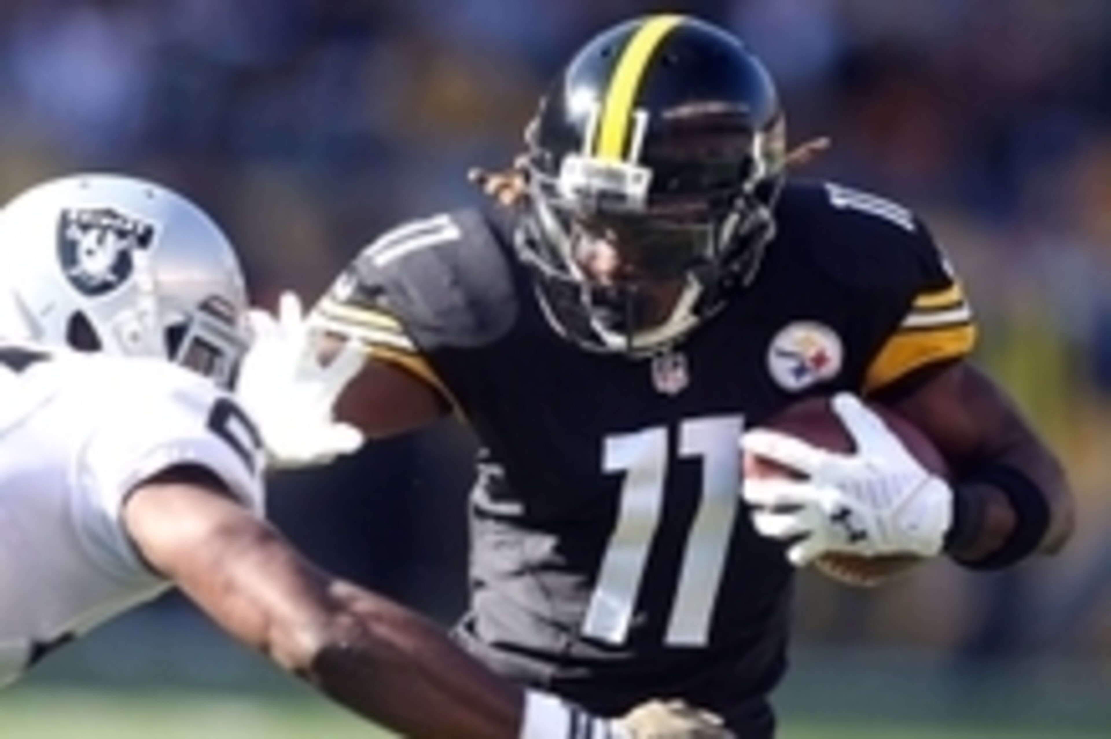 Nov 8, 2015; Pittsburgh, PA, USA; Pittsburgh Steelers wide receiver Markus Wheaton (11) runs after a catch as Oakland Raiders cornerback D.J. Hayden (25) defends during the first quarter at Heinz Field. Mandatory Credit: Charles LeClaire-USA TODAY Sports Nov 8, 2015; Pittsburgh, PA, USA; Pittsburgh Steelers wide receiver Markus Wheaton (11) runs after a catch as Oakland Raiders cornerback D.J. Hayden (25) defends during the first quarter at Heinz Field. Mandatory Credit: Charles LeClaire-USA TODAY Sports