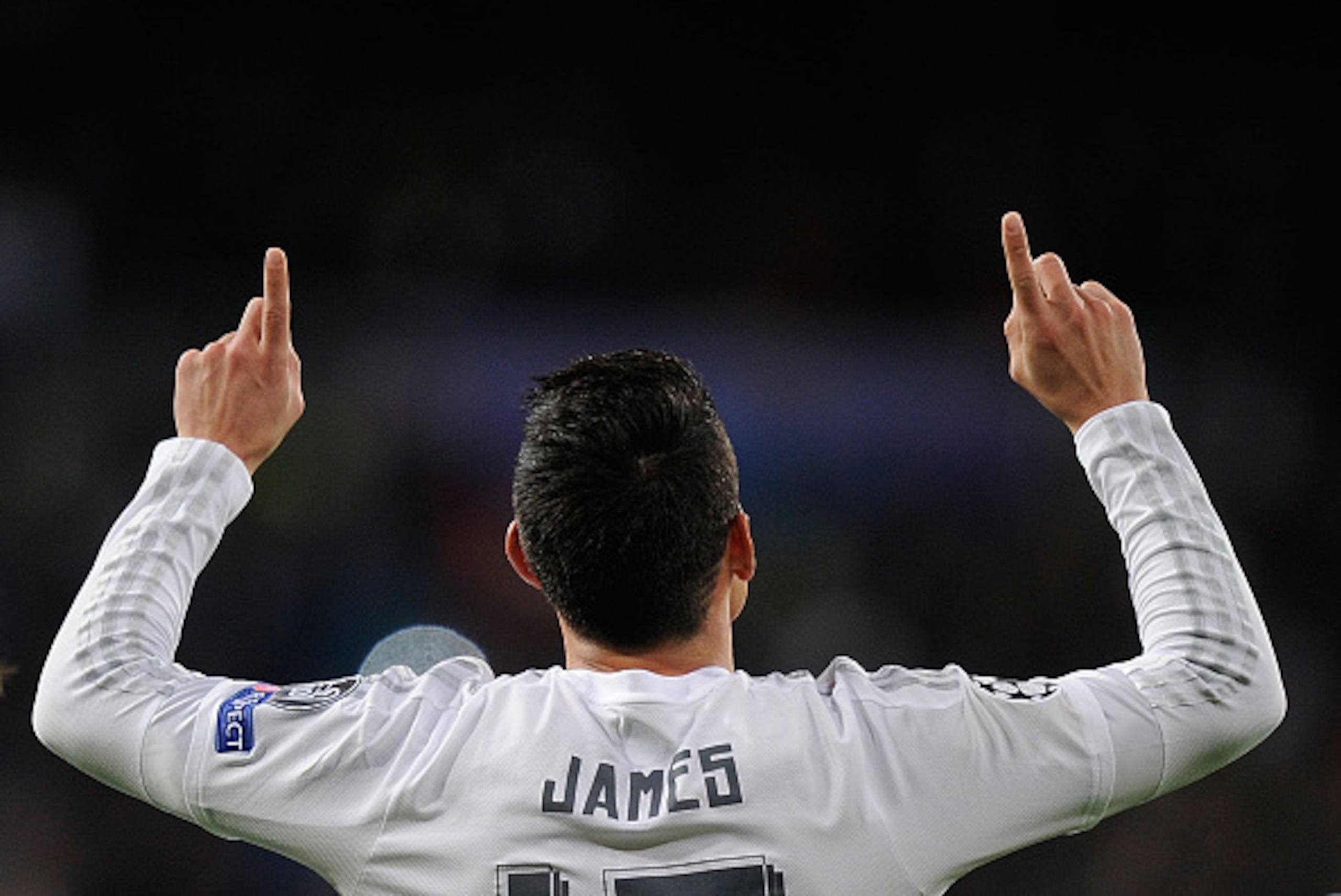 MADRID, SPAIN - MARCH 08:  James Rodriguez of Real Madrid celebrates after scoring Real's 2nd goal during the UEFA Champions League Round of 16 Second Leg match between Real Madrid CF and AS Roma at Estadio Santiago Bernabeu on March 8, 2016 in Madrid, Sp