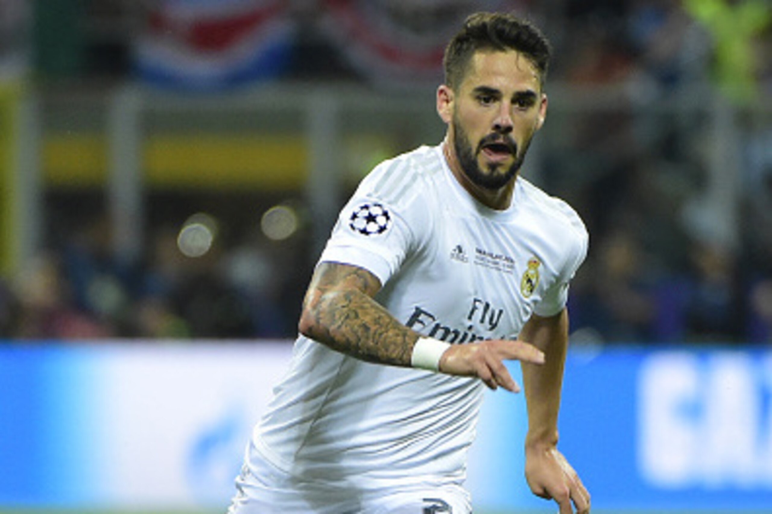 Real Madrid's Spanish midfielder Isco runs with the ball during the UEFA Champions League final football match between Real Madrid and Atletico Madrid at San Siro Stadium in Milan, on May 28, 2016. / AFP / OLIVIER MORIN        (Photo credit should read OL