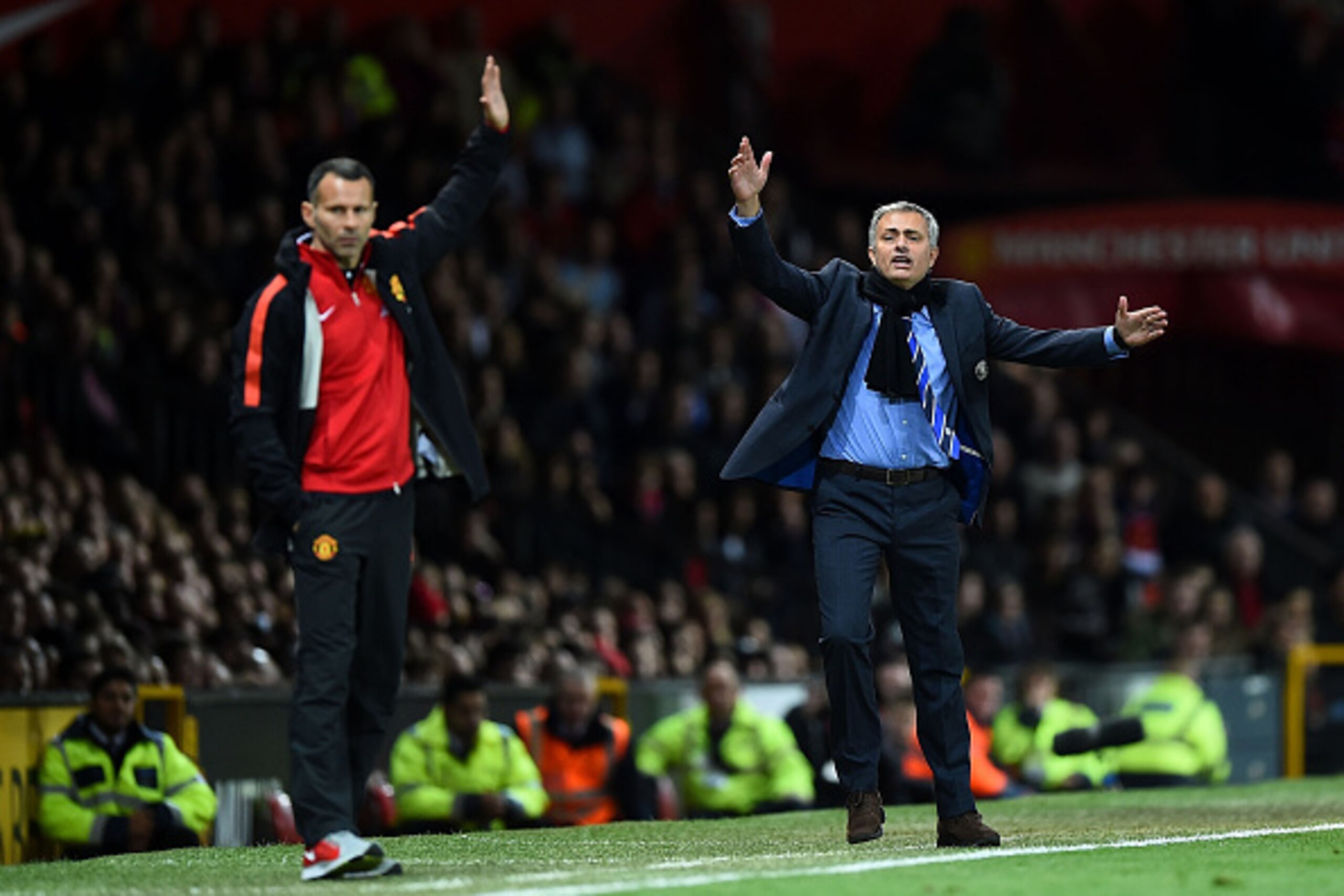 MANCHESTER, ENGLAND - OCTOBER 26:  Chelsea Manager Jose Mourinho (R) protests  during the Barclays Premier League match between Manchester United and Chelsea at Old Trafford on October 26, 2014 in Manchester, England.  (Photo by Laurence Griffiths/Getty I