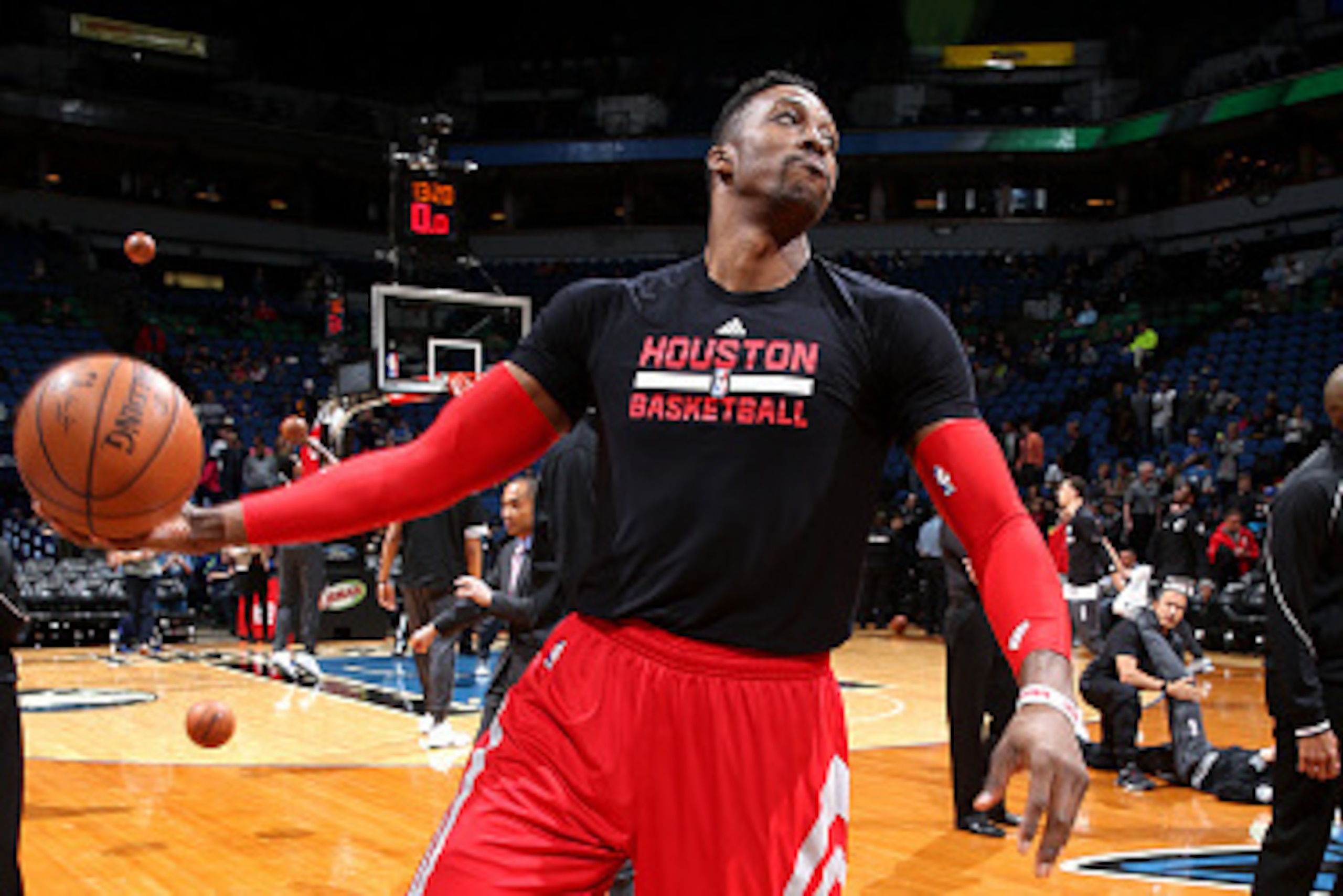 MINNEAPOLIS, MN - APRIL 11: Dwight Howard #12 of the Houston Rockets warms up before the game against the Minnesota Timberwolves on April 11, 2016 at Target Center in Minneapolis, Minnesota. NOTE TO USER: User expressly acknowledges and agrees that, by d MINNEAPOLIS, MN - APRIL 11: Dwight Howard #12 of the Houston Rockets warms up before the game against the Minnesota Timberwolves on April 11, 2016 at Target Center in Minneapolis, Minnesota. NOTE TO USER: User expressly acknowledges and agrees that, by d